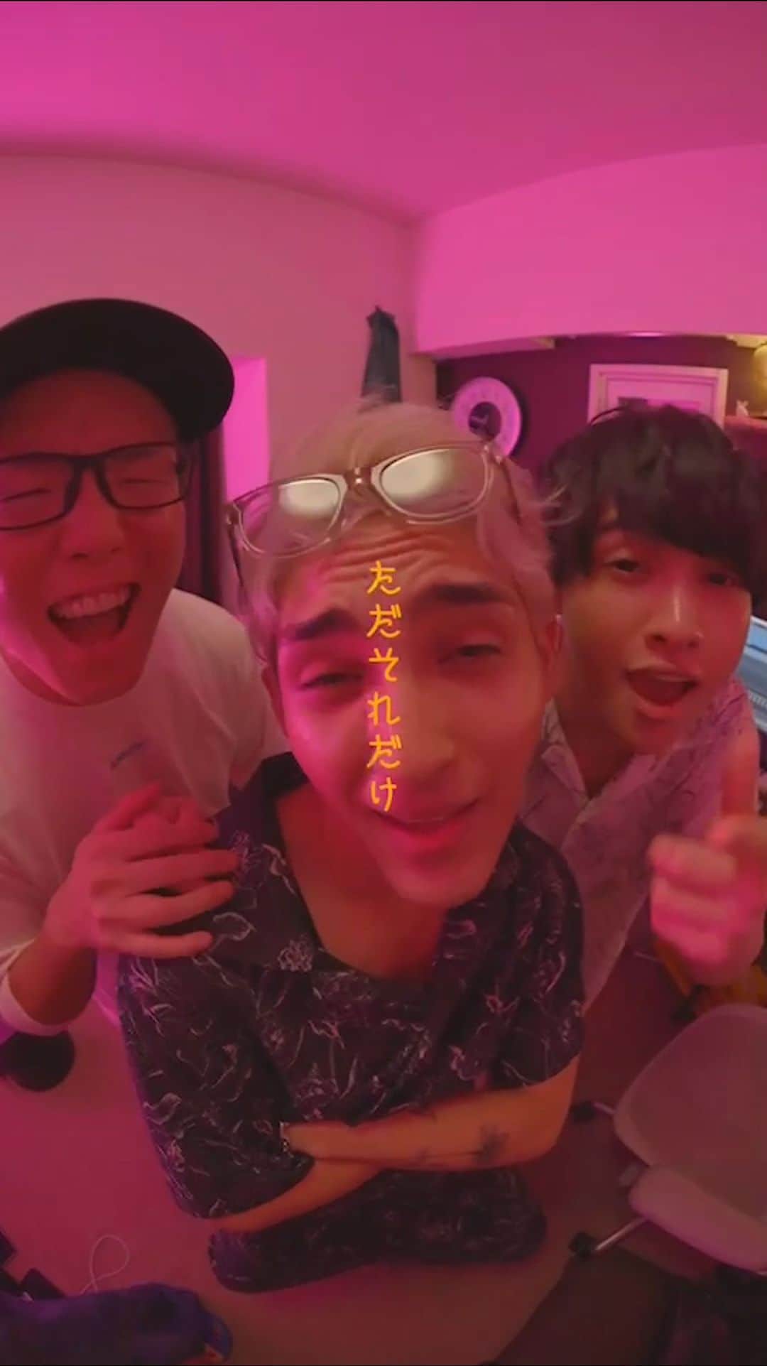 のインスタグラム：「CREATIVE CAMP Vol.5 「I Just Wanna Say」ずま×ペルピンズ  様々なクリエイターたちが集まり、 1日で0から、楽曲制作/歌唱/撮影 までを行う ”CREATIVE CAMP”  記念すべき第5回目の作品は  ずま×ペルピンズで 「I Just Wanna Say」  という楽曲を制作しました！  3人で初めての楽曲制作楽しすぎた♪  そして今回は、reelssoundquest の企画に参加して 初のリミックス投稿にチャレンジしました♪  みんな感想教えてね！  企画: @meta @ko365d ✖️ @cc_kaz_  @tokanoya   作詞/作曲/ボーカル: @zuma_2416  @cc_rioske_ @cc_kaz_  ムービー: @tokanoya   SPECIAL THANKS: @instagram @meta   #reelssoundquest #instagram #creativespace #creativecamp  #インスタグラム #ペルピンズ」