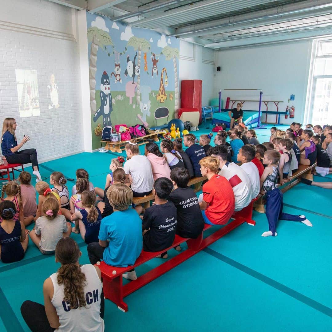 ケリー・シムのインスタグラム：「Really enjoyed sharing some of my experiences with the gymnasts and parents during last weeks club visit. Lots of things I have learnt through my career so far that I hope can help those beginning or going through their own gymnastics careers 🤸🏼‍♀️  Gymnastics club enquires -   📧 info@kellysimm.com  🌍 www.kellysimm.com」