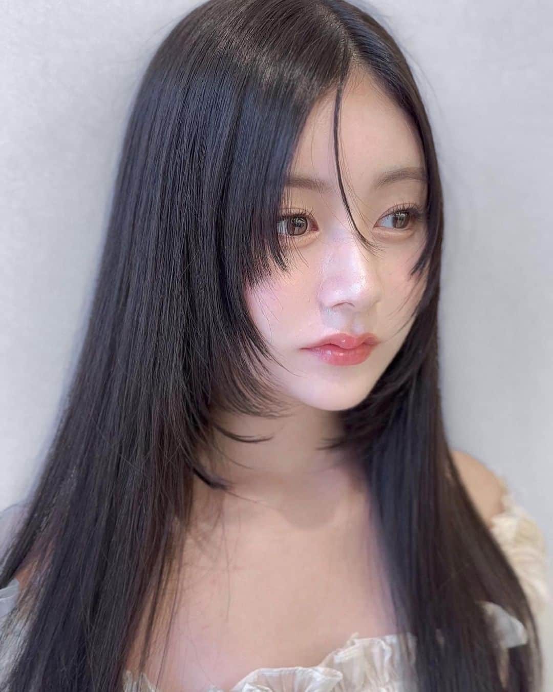 小西恭平さんのインスタグラム写真 - (小西恭平Instagram)「トレンドの #リフトレイヤー ✂︎✨  伸ばしかけの前髪で作れるヘアデザインです✨  顔周りにポイントで入れるだけでも、他とは違うオシャレ感を作れます😊  オーダーの際は画像を保存しご提示ください✂︎✨」8月28日 21時15分 - kyohei_konishi