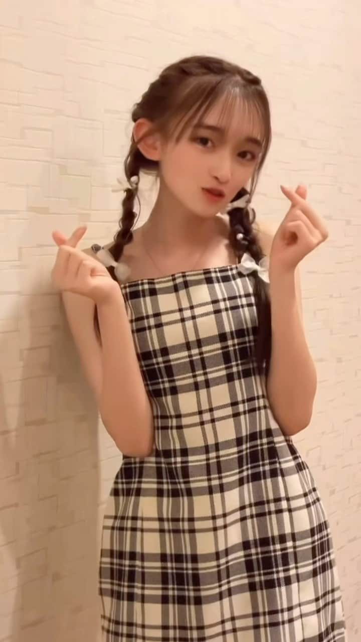 八木珠梨のインスタグラム：「サマーコーデでリール‪⸜‪‪☺︎‬⸝‬‪‪ * * * * #リール#リール動画 #tiktok #summer#夏休み #サマーコーデ#coordinate #キャミワンピ#ミニワンピ #チェック柄#ミニスカート #ナチュラルメイク#涙袋#ラメ #編み込み#ヘアアレンジ#longhair  #Instagram#girl#august#8月 #八木珠梨#juri#じゅり#07 #jk#fjk#女子高生#高校生#16歳」