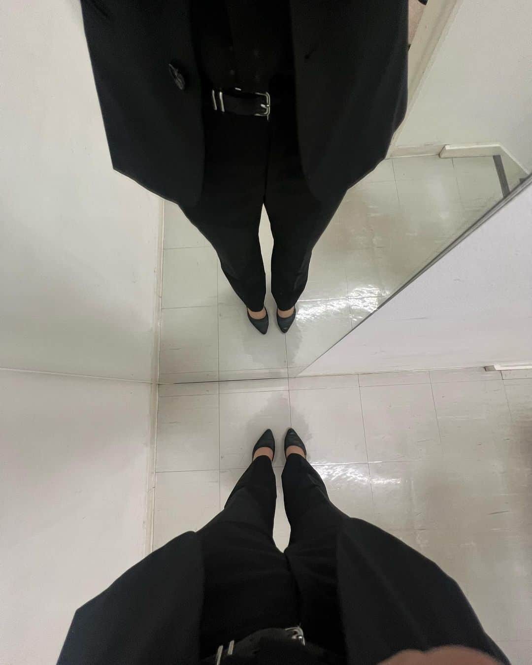 富田鈴花さんのインスタグラム写真 - (富田鈴花Instagram)「ミュージカル「ヴィンチェンツォ」  昨日、無事大千穐楽を迎えることが出来ました。  人生で1番感情の動きが激しかった気がする2ヶ月間  客席から見える皆さんのキラキラした眼差し、あたたかな拍手。  傍にいるたくさんの方の支えがありホン・チャヨンを生きることが出来ました。  離れていてもずっとファミリーです！  最初で最後の初めてのミュージカル。 そんな初めての瞬間を このカンパニーの皆さんと共に過ごせたことが宝物です。  #ミュージカルヴィンチェンツォ #カサノクムガファミリー #大好きだー #チャヨンのうちわかわいい #suzygram」8月28日 21時25分 - suzy.tomita
