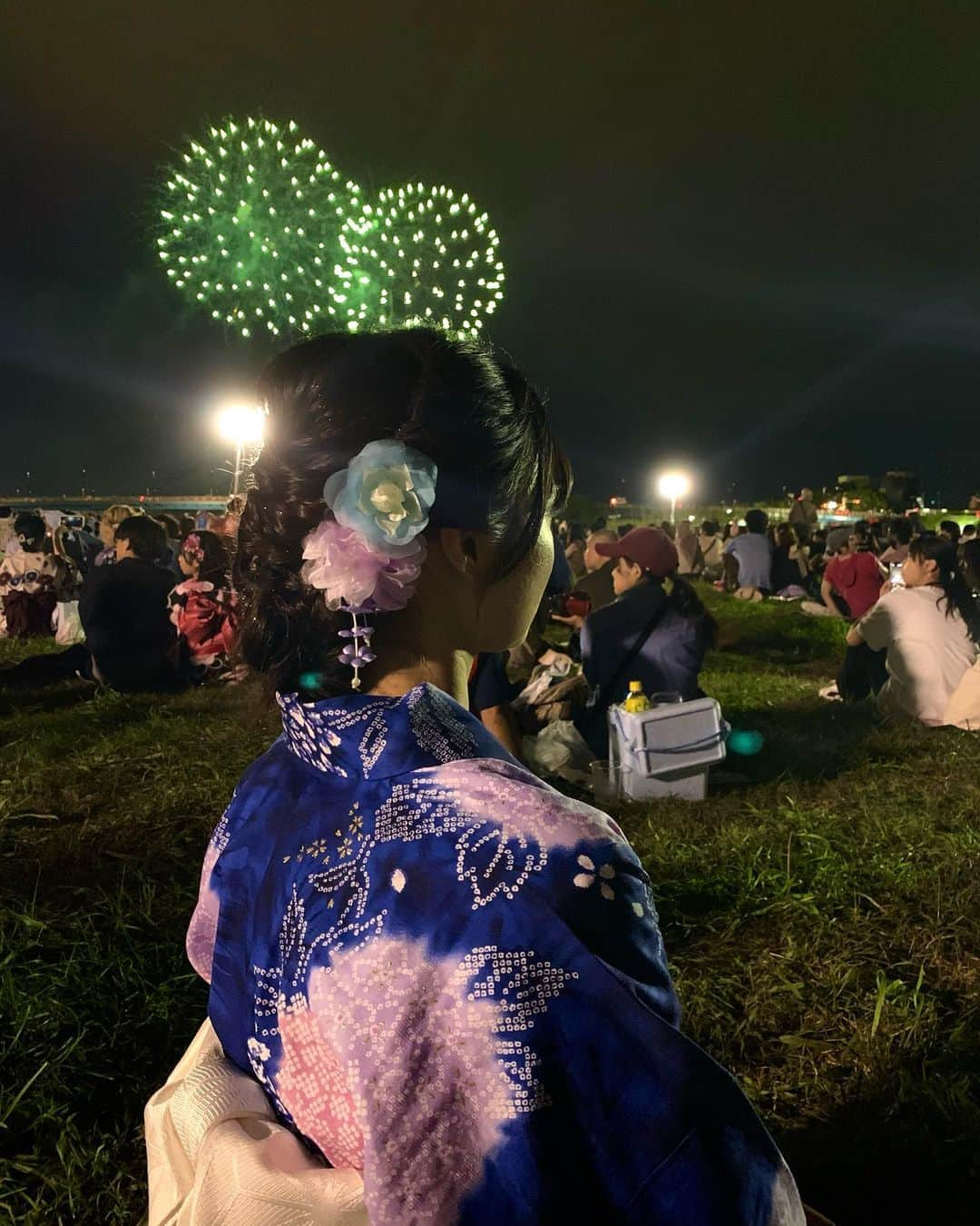 川村まりさんのインスタグラム写真 - (川村まりInstagram)「４年ぶりに浴衣着たよ👘💙  夏終わるのやだなぁ🎆 まだ手持ち花火できてないよ、、  #伊丹花火大会 #花火大会#浴衣ヘアアレンジ #浴衣#ゆかた女子 #浴衣ヘア#浴衣デート#浴衣ヘアセット#夫婦デート」8月28日 21時36分 - marimari725