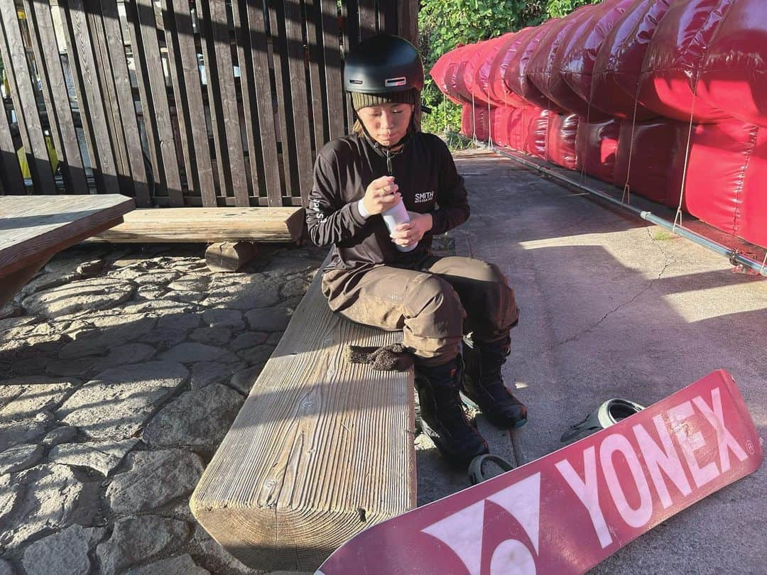 冨田せなのインスタグラム：「🏂🥤🌞  #snowboard #yonex #columbia #smith #nixon #stancesocks #galliumwax #callafactory #knittronic #superfeet #cwx #ark #ilbase #グローバルWiFi #globalwifi #gobeyonder #hydroflask #高鷲スノーパーク #小布施クエスト#畑歯科医院」