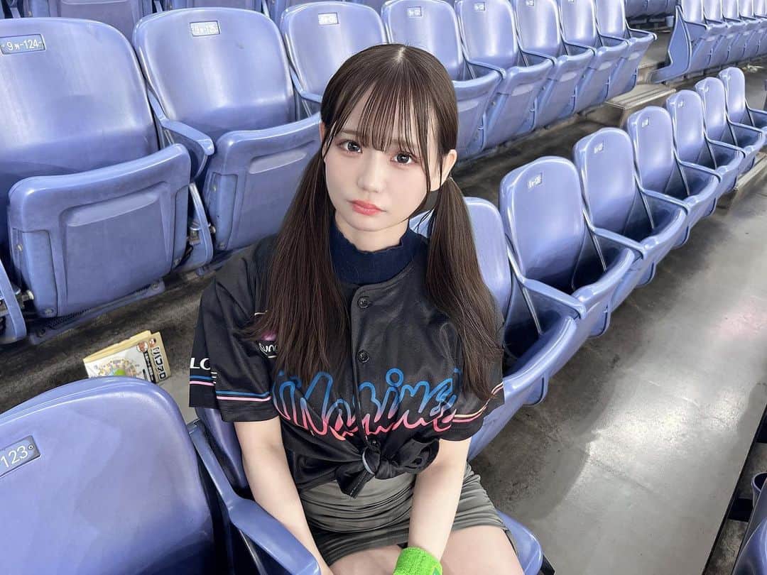 のインスタグラム：「今は アイドルだけど 野球部のマネージャーもしてました 、対戦よろしくお願いします 🤜🏻⋆͛🤛🏻  #ロッテ vs #オリックス #野球観戦 #京セラドーム  #アイドル #プロ野球 #NMB48 #fyp #ootd」