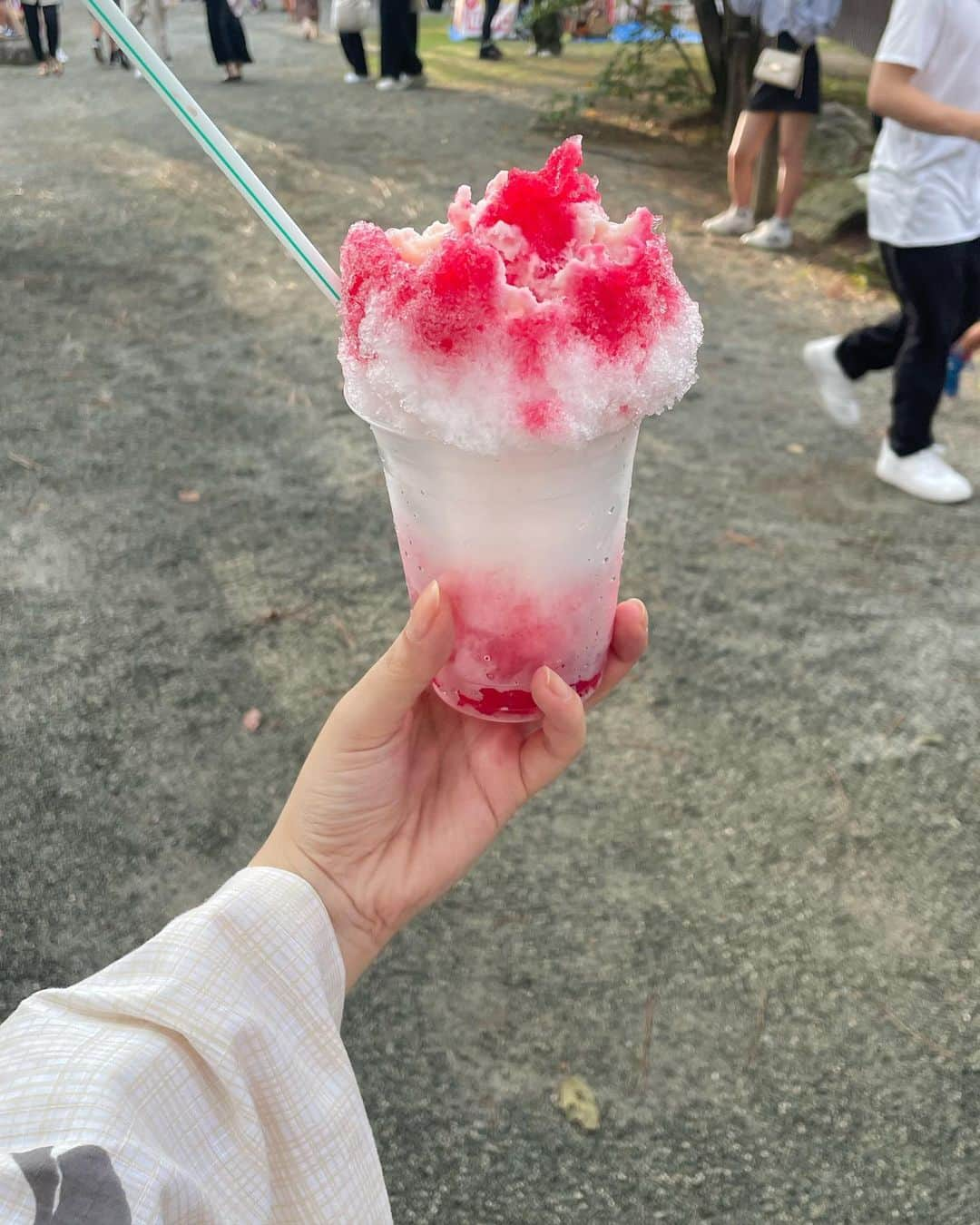 足立沙織さんのインスタグラム写真 - (足立沙織Instagram)「. 筑後川花火大会🎆  今年初の花火大会やったんやけど 天気良くてよかった〜☺  ヘアアレンジはりこちゃんにお任せ♡ 造り出すアレンジが大好きで してもらう度に感動してる🥲🫶🏻  かき氷も冷やしパインも美味しかった🍧♡  . #筑後川花火大会#浴衣#浴衣ヘア#浴衣ヘアアレンジ#浴衣コーデ#夏の思い出#福岡#花火大会#花火大会2023#ヘアアレンジ#福岡美容院#福岡美容室#일본여행선물#일본여행#좋아요반사#좋아요꾹#데일리룩코디」8月28日 21時46分 - sao_ri_17