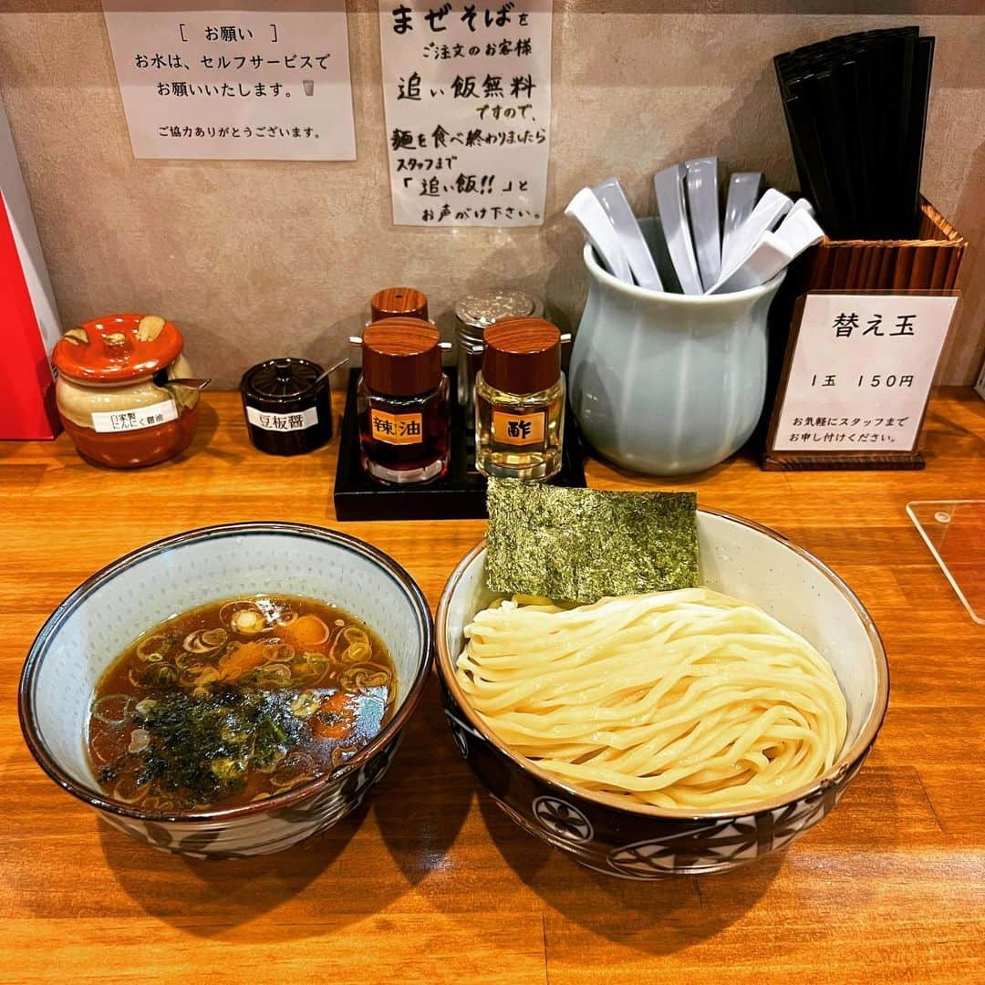 ピエール北川さんのインスタグラム写真 - (ピエール北川Instagram)「🍜 レース後のご褒美に、 麺屋もり田鈴鹿店さんを訪問。 全力実況してお腹空きすぎて、 つけ麺を二玉に。 濃い醤油の味がたまらんです。 スープ割りもいただき、 最後の一滴まで完食 ごちそうさまでした🙏  #麺活 #ramen」8月28日 21時47分 - pierrekitagawa