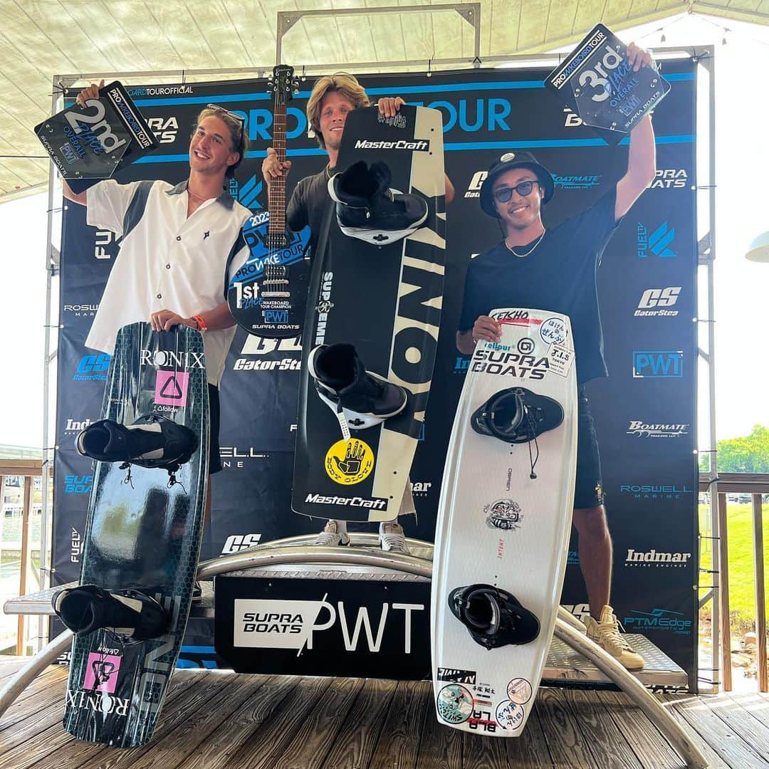 手塚翔太さんのインスタグラム写真 - (手塚翔太Instagram)「Pretty stoked to got 3rd at last stop of @prowakeboardtourofficial yesterday👊🏻🔥 Also finished 3rd for 2023 Pro tour overall ranking as well😎🤘🏻 Wanna say thanks to everyone who supported me and also thanks to everyone who put 2023 event together especially main sponsor @supra_boats 🚤❤️ Also big shout out for @coryteunissen and @marymorganhowell for been great Team🙌🏻 #Redemptioncomingsoon   昨日プロツアー最終戦があり結果は3位に終わりました！そして2023プロツアーシーズンランキングも3位という結果で終わり最高のシーズンを過ごせたと思います👊🏻🔥 応援して下さった皆様とサポートしてくれているスポンサーの皆様ありがとうございました🙏🏻❤️ 明日からワールドが最後にあるので気合い入れてかましてきます😎  @hoken_zenbu @seisho2000 @obrienwatersports @fitness_gym_t.i.s @piloxs_shinohara @new.switchpark @blalawetsuits @nonamewake」8月28日 21時50分 - shotatezuka