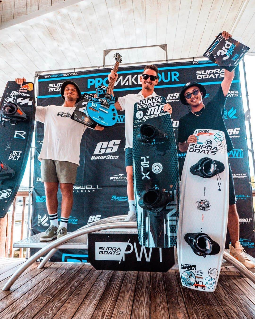 手塚翔太のインスタグラム：「Pretty stoked to got 3rd at last stop of @prowakeboardtourofficial yesterday👊🏻🔥 Also finished 3rd for 2023 Pro tour overall ranking as well😎🤘🏻 Wanna say thanks to everyone who supported me and also thanks to everyone who put 2023 event together especially main sponsor @supra_boats 🚤❤️ Also big shout out for @coryteunissen and @marymorganhowell for been great Team🙌🏻 #Redemptioncomingsoon   昨日プロツアー最終戦があり結果は3位に終わりました！そして2023プロツアーシーズンランキングも3位という結果で終わり最高のシーズンを過ごせたと思います👊🏻🔥 応援して下さった皆様とサポートしてくれているスポンサーの皆様ありがとうございました🙏🏻❤️ 明日からワールドが最後にあるので気合い入れてかましてきます😎  @hoken_zenbu @seisho2000 @obrienwatersports @fitness_gym_t.i.s @piloxs_shinohara @new.switchpark @blalawetsuits @nonamewake」