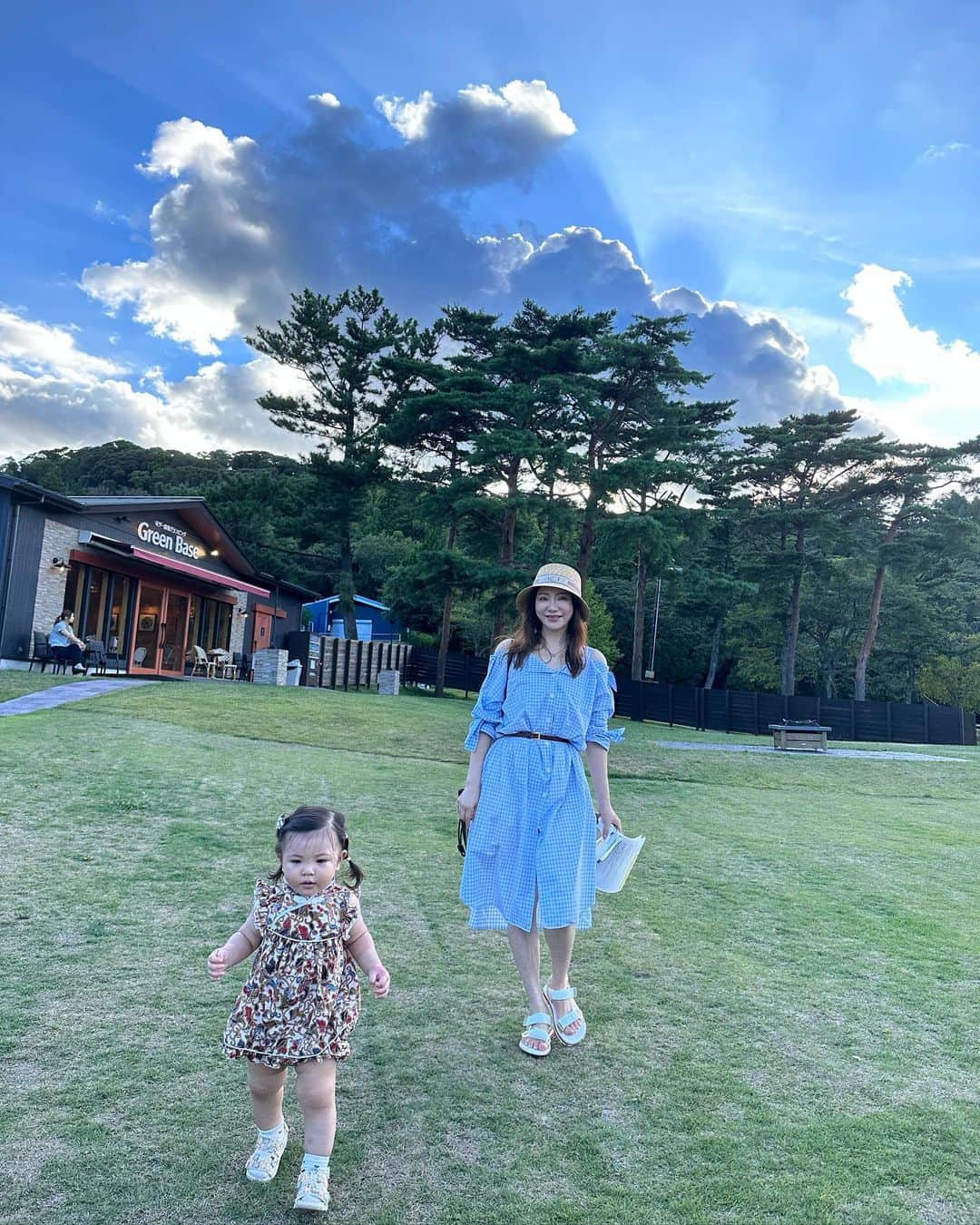 クリスティン・ウェイさんのインスタグラム写真 - (クリスティン・ウェイInstagram)「I love summer even though it’s so hot recently #summervibes #familytrip #glamping #camplife #cwlife #cwtravel」8月28日 21時51分 - prettywhy