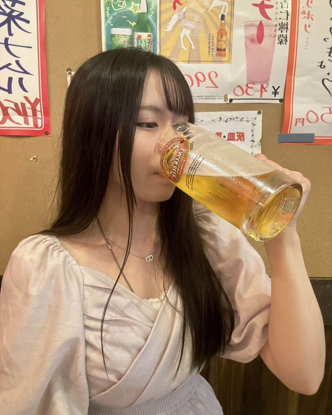 山口みらんのインスタグラム：「🍻🍻🍻  嫌なことは流し込めって教わった🥲👍🍻   #ビール #生ビール #お酒好き #お酒好き女子 #ビール好き女子 #ビール好きな人と繋がりたい #酒好き女子 #飲酒ダグラム #飲酒たぐらむ #酒 #お酒 #乾杯 #一緒に乾杯 #酒飲み女子 #居酒屋 #1人酒 #お酒好き #酒好きと繋がりたい」