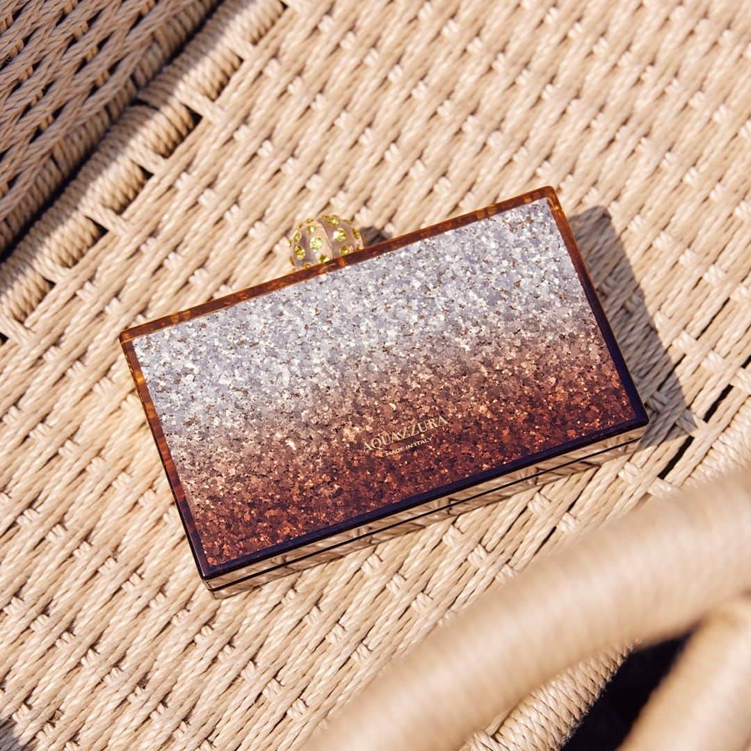 Aquazzuraのインスタグラム：「(The) best of bronze. Boost your accessories line-up with the luminous Tequila Clutch   #AQUAZZURA #AQUAZZURABags」