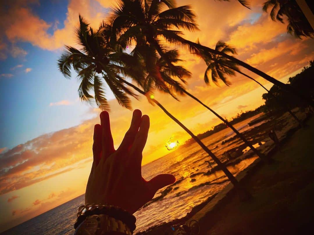 SUGIZOさんのインスタグラム写真 - (SUGIZOInstagram)「The world's best sunset for me…🌺」8月28日 22時00分 - sugizo_official