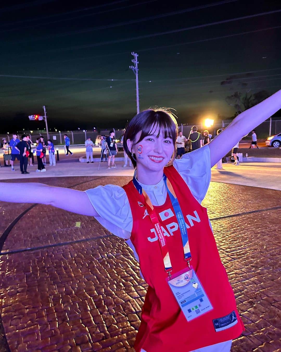 クリスティーナ菜波さんのインスタグラム写真 - (クリスティーナ菜波Instagram)「昨日のバスケワールドカップ、日本vsフィンランド戦、本当に最高でした！！試合の入りから最後まで選手1人1人の絶対勝つんだという強い気持ちがひしひしと伝わって来て私も込み上げるものがありました。こんな歴史的勝利の感動的な場面に現地で立ち会えたこと、本当に嬉しかったです😭コートの中だけでなくベンチでも声が枯れるほど声を出してチームを鼓舞する姿、そして勝利を分かち合う姿、会場の盛り上がり、全てが脳裏に焼きついています…。なにより今までの選手達、チームの計り知れない頑張りがこのような素晴らしい舞台で実って本当に、本当に、良かった！！！ 余韻がすごすぎるですが、もう明日は次のオーストラリア戦があります！！引き継ぎ全力で応援しましょう🔥🔥🔥  #バスケワールドカップ#バスケ #次はバスケだ #akatsukijapan」8月28日 22時04分 - nanami10910