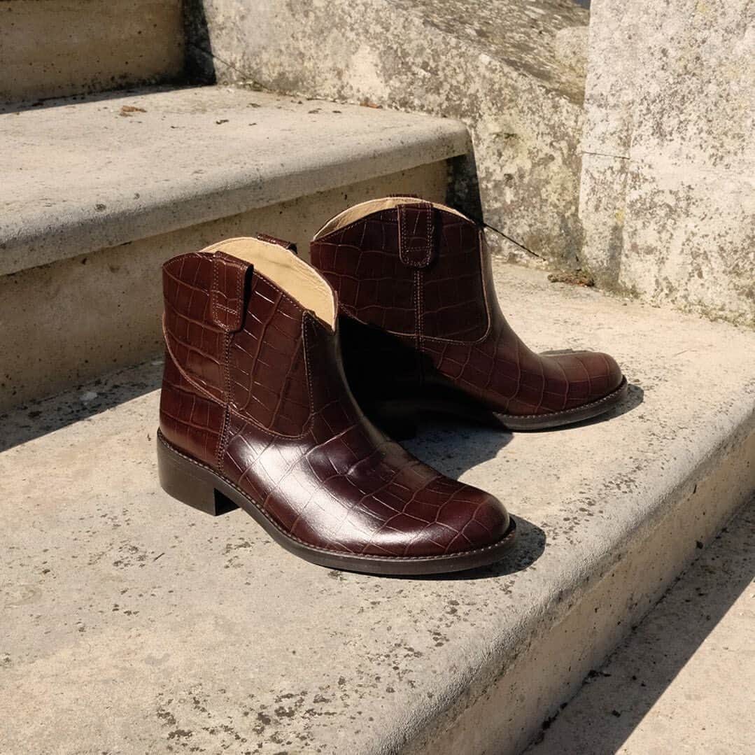 bonpointのインスタグラム：「New Collection FW23 | Winds from the west are blowing at recess​ The Wild West has conquered the playground, girls are putting on their cowboy boots! 🤠​  #Bonpoint #NewCollection」
