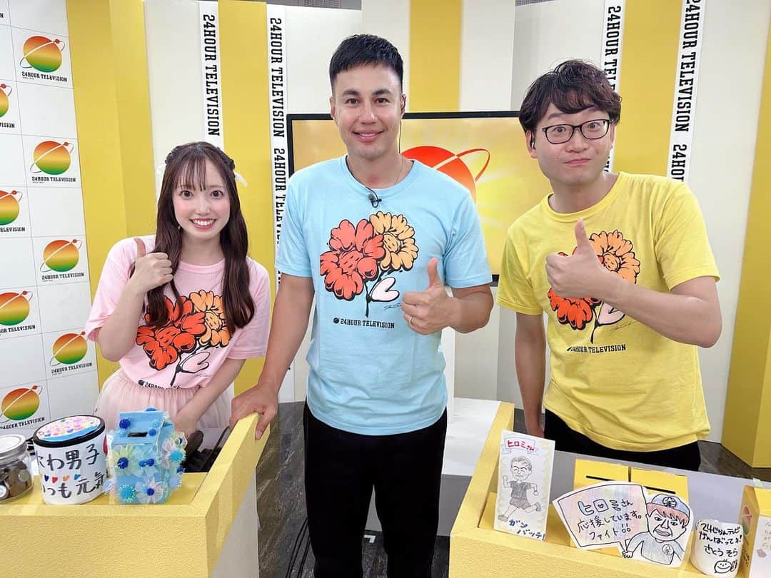 石井奏美のインスタグラム：「ゲストのユージさんと🌻  今日から学校始まったと いう方もいらっしゃるかな？  8月もあと少し。 夏ラストスパート、楽しみましょう！  今日も1日お疲れ様でした💐🧸  #岡山#香川#アナウンサー #okayama#kagawa#japan」