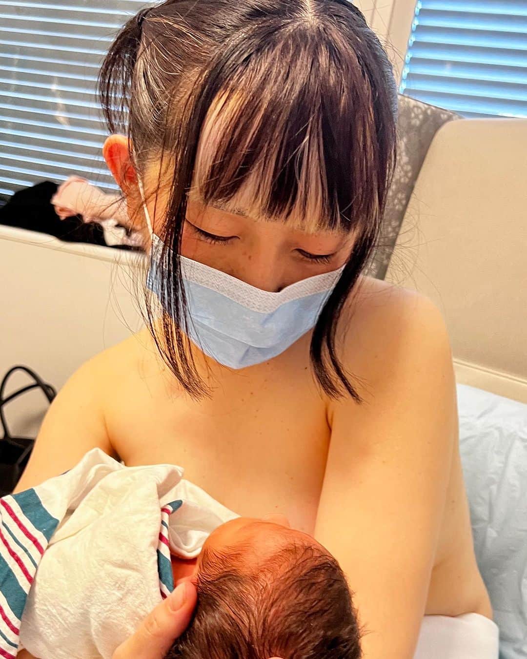 Mei Kawajiriさんのインスタグラム写真 - (Mei KawajiriInstagram)「August /20/23,12:03am❤️♌️ Itsuki 🤍was born 💕 I had unexpected earlier contractions next day of my baby shower.(I’m sorry I had to cancel few job in last minute ) after we stayed few days at hospital,  Itsuki came out to the big Apple from my tiny belly 😊❤️ I was really shaking 🫨 and scared c section. Only Avery could make me calm down with  hold my hands ❤️‍🩹 And when we heard baby’s crying voice , I felt most happiness in my life. And still make me cry when I think that moment. I feel like I was in a dream this whole week. Itsuki is growing everyday faster than my recovery speed🍼🤍She said get ready for me, mom 🩷 p.s Mentaiko rice ball 🍙 from @japanesefacemassageny was better than any sushi 🍣💝bc I was craving Mentaiko for months」8月28日 22時14分 - nailsbymei