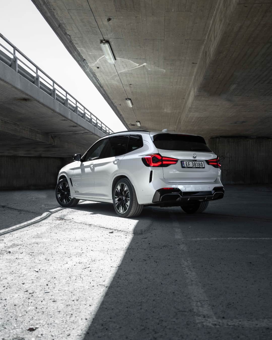 BMWさんのインスタグラム写真 - (BMWInstagram)「Build bridges, make connections, travel together.  📸: @bmwskoyen @mantulinmedia #BMWRepost   The BMW iX3. #THEiX3 #BMW #iX3 #BornElectric #BMWElectric  __ BMW iX3: Combined power consumption: 18.9–18.5 kWh/100 km. Combined CO2 emissions: 0 g/km. Electric range: 453–461 kilometers. All data according to WLTP.  Further info: www.bmw.com/disclaimer」8月28日 22時16分 - bmw