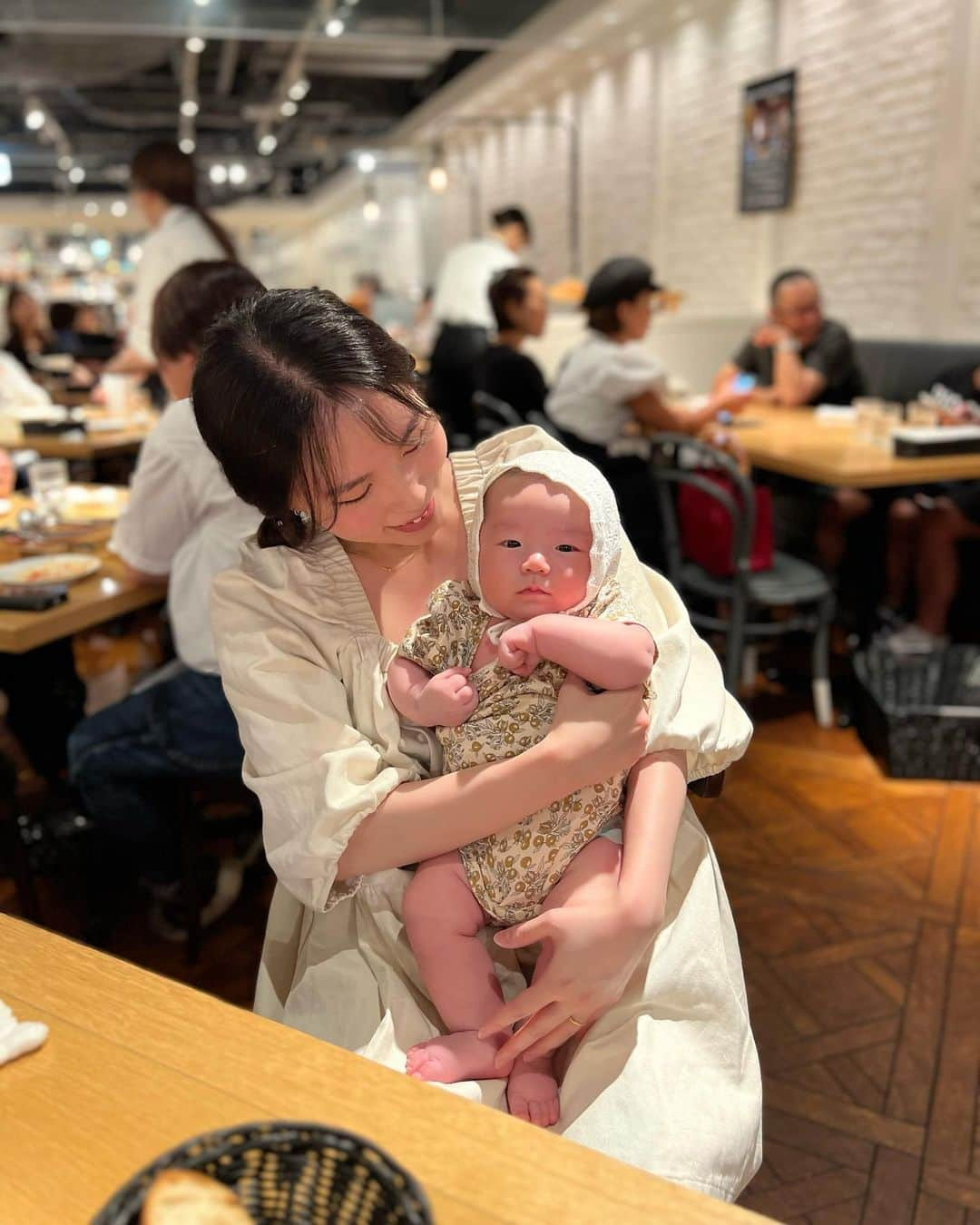 山下ちひろさんのインスタグラム写真 - (山下ちひろInstagram)「. @sn_rn_ri_31 とランチ🩵 るい君天神デビュー👏🏻 とっても可愛いプレゼントありがとう🫶🏻  #天神ランチ #福岡ランチ #deandeluca #zaraコーデ #zarababy #令和5年ベビー #7ヶ月ベビー #男の子ベビー #男の子ママ」8月28日 22時17分 - 11chr26