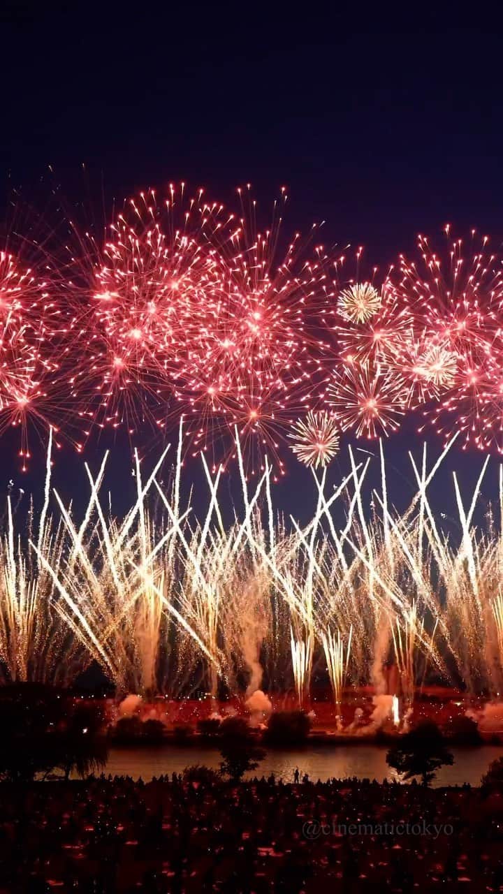 Promoting Tokyo Culture都庁文化振興部のインスタグラム：「The Katsushika Noryo Fireworks Festival returned this July after a hiatus of about four years 🎇 Over the Edogawa River, an impressive spectacle of approximately 20,000 fireworks painted the night sky, making it one of the largest displays in the Tokyo metropolis.  -  今年の7月、約4年ぶりに開催された「葛飾納涼花火大会」。 東京・江戸川の夜空に、都内でも有数の規模となる約2万発の花火が盛大に打ち上げられました。  #tokyoartsandculture 📸: @cinematictokyo  #花火 #hanabi #fireworks #tokyotrip #tokyostreet #tokyophotography #tokyojapan  #tokyotokyo #culturetrip #explorejpn #japan_of_insta #japan_art_photography #japan_great_view #theculturetrip #japantrip #bestphoto_japan #thestreetphotographyhub  #nipponpic #japan_photo_now #tokyolife #discoverjapan #japanfocus #japanesestyle #unknownjapan #streetclassics #timeless_streets  #streetsnap #artphoto」