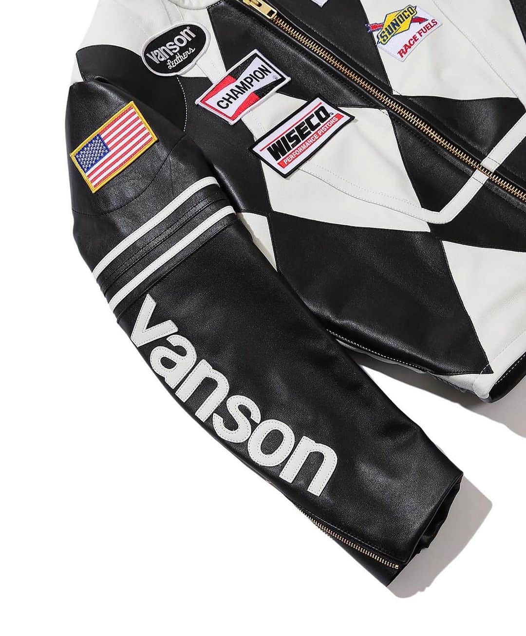 バンソンのインスタグラム：「Here’s a sneak peek of @hideandride_official sample. This jacket will be exclusively released at their store soon in Seoul, South Korea. #vansonleathers #seoul」