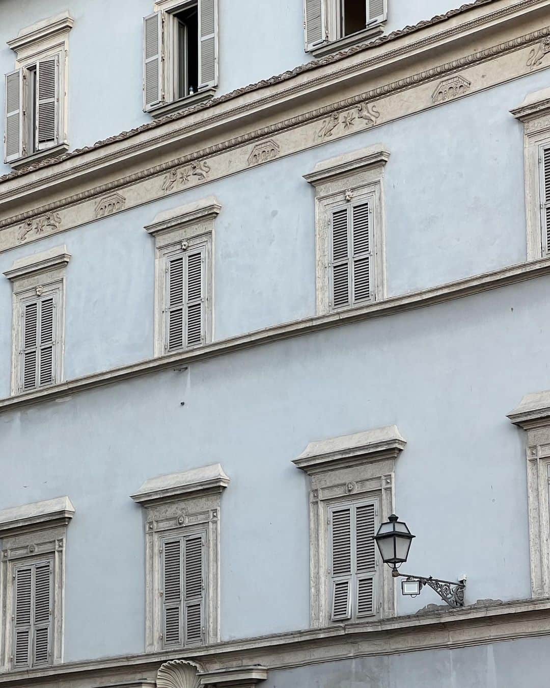 Carin Olssonさんのインスタグラム写真 - (Carin OlssonInstagram)「Piazza di Santa Maria」8月28日 22時34分 - parisinfourmonths