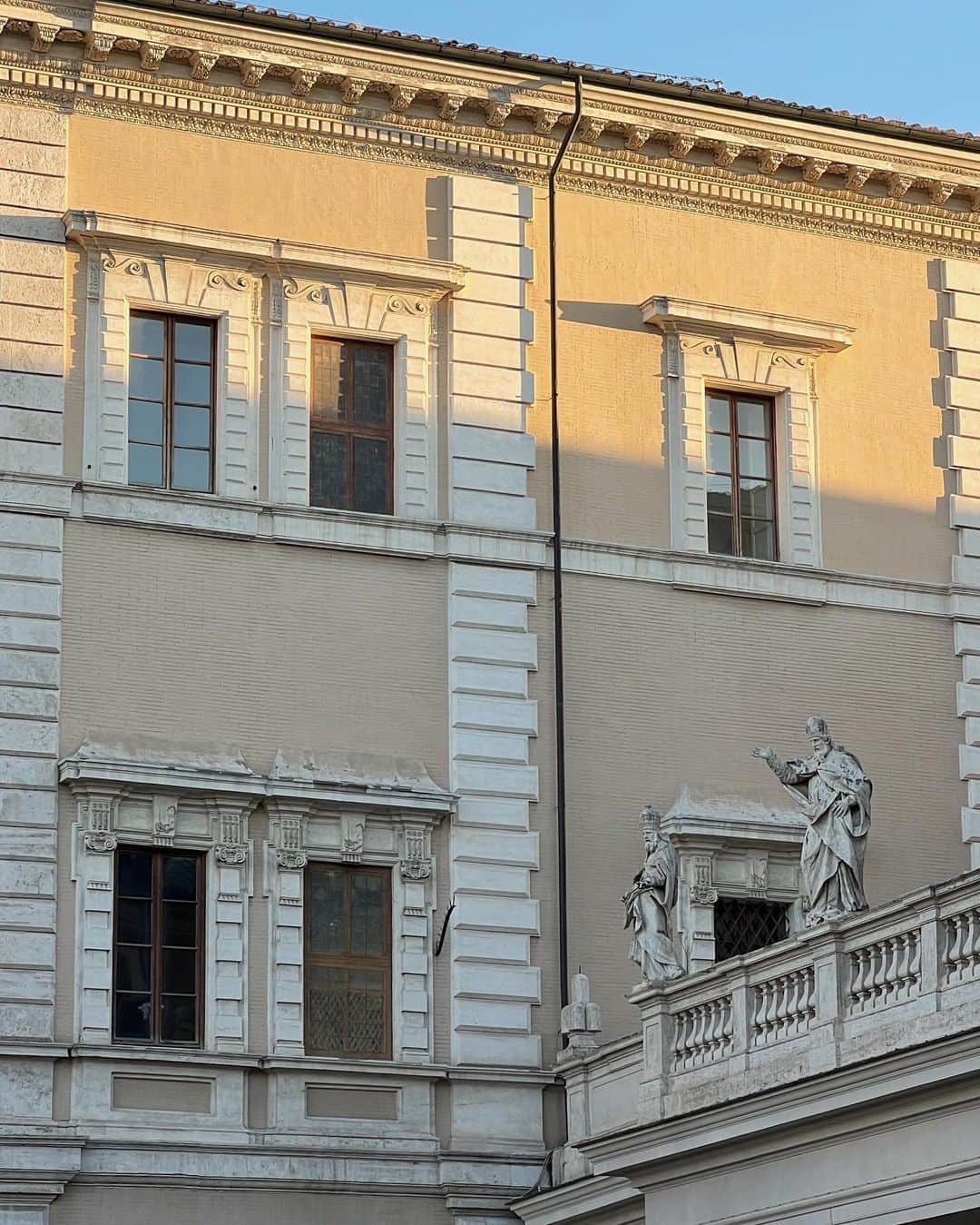 Carin Olssonさんのインスタグラム写真 - (Carin OlssonInstagram)「Piazza di Santa Maria」8月28日 22時34分 - parisinfourmonths