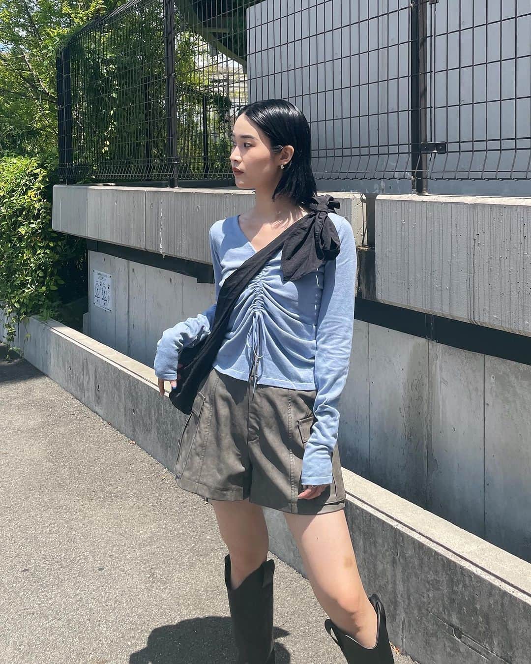 MOUSSY SNAPさんのインスタグラム写真 - (MOUSSY SNAPInstagram)「#MOUSSYSNAP @nanamiii_12 163cm  ・M_ GATHERING KNIT(010GA370-5150) ・FAUX LETHER WORK SHORTS(010GA730-5590) ・M_ TAPE TIE BIG TOTE(010GA351-5290) ・WESTERN LONG BOOTS(010GAK52-5240)  全国のMOUSSY店舗／SHEL'TTER WEBSTORE／ZOZOTOWNにて発売中。  #MOUSSY #M_MOUSSY」8月28日 22時45分 - moussysnap