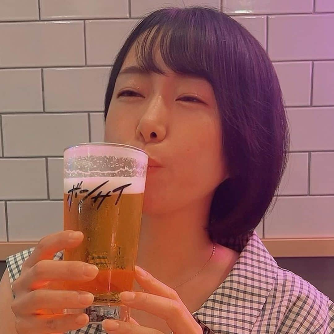 蒼井まやさんのインスタグラム写真 - (蒼井まやInstagram)「. 今日はどこへ行こうか 今日はどこで飲もうか  ハピネスを求めて到着したのは…そう！西葛西！  初めて降り立ちました西葛西。 駅からトコトコ歩いて2分くらい〜  〈ボンサイ〉 @bonsai_nishikasai_tokyo   ネオン輝く店内が可愛い♡ みんなでワイワイな会だったので圧倒的人見知り発揮して 「はやくお酒飲まないと。。」 てなってました。 わたし本当人見知りなんです。 嘘でしょって言われるけど本当なんだなこれが。 あ、でもお酒飲んだらいけます！←  今回はアラカルトで♪  ・ポテトサラダ ・たたききゅうり〜ぐるぐる〜 ・ピーマン肉味噌 ・ピリ辛よだれ鶏 ・サーモンととびっこのお刺身 ・漁師の冷奴 ・ハニークリームチーズ〜たべっこどつぶつ添え〜 ・酒盗マスカルポーネ ・アボカドキムチ ・ねぎたんユッケ ・合法レバ刺し ・合法ハツ刺し ・名物！豚の角煮 ・ポテトフライ〜サワークリームとチリソースあえ〜  人数多かったのでたくさん食べられたの嬉しかった♡ おしゃれなメニュー多くてテンションあがる！  ねぎたんユッケめちゃくちゃ美味しかった… タンの食感が絶妙すぎてお酒すすむ… はいこれはビール案件ですね。ハピネス👼  レバ刺し、ハツ刺しはにんにく必須ね！ 明日のことは考えない。今だけを考えよう。  ハニークリームチーズ…わたしこれめちゃすき… まずクリームチーズとはちみつ絶対合うやん そこにたべっ子どうぶつの甘さと塩気 これ延々お酒飲めるやつやん🥺💓  最近流行りのネオ酒場系な感じでオシャレだし ご飯ちゃんと美味しいしで満足度高かった！  🎪ボンサイ 📍東京都江戸川区西葛西5-6-11  🚃西葛西駅 徒歩2分  #西葛西グルメ #西葛西ディナー #西葛西居酒屋 #西葛西飲み #肉食女子 #肉食系女子 #肉食べたい #肉活 #肉テロ #飯テロ #飯テロ部 #飯テログラム #肉スタグラム #肉好きな人と繋がりたい #グルメ好きな人と繋がりたい #居酒屋好きな人と繋がりたい #酒クズ #酒飲み #酒飲み女子  #お酒好き女子 #お酒好きな人と繋がりたい #お酒大好き #飲みスタグラム #飲み好きな人と繋がりたい #飲みに行きたい」8月28日 22時46分 - mayayan_dayo