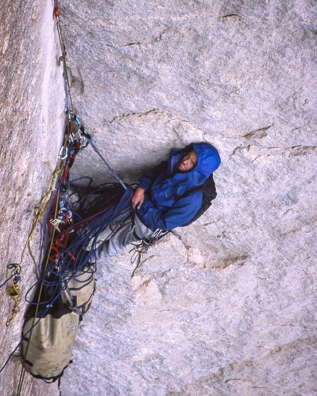 ジミー・チンのインスタグラム：「The face you make giving a 6-hour belay at a hanging stance in the cold.  @davide_anderson on belay duty during our first ascent of Tahir Tower, Karakoram, Pakistan.」