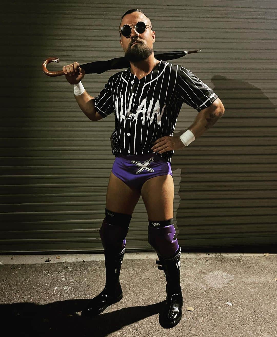 マーティ・スカルのインスタグラム：「Who’s getting a jersey?! ✋😈  Villain jerseys go live this Friday 6pm EST!  martyscurll.bigcartel.com ☔️」