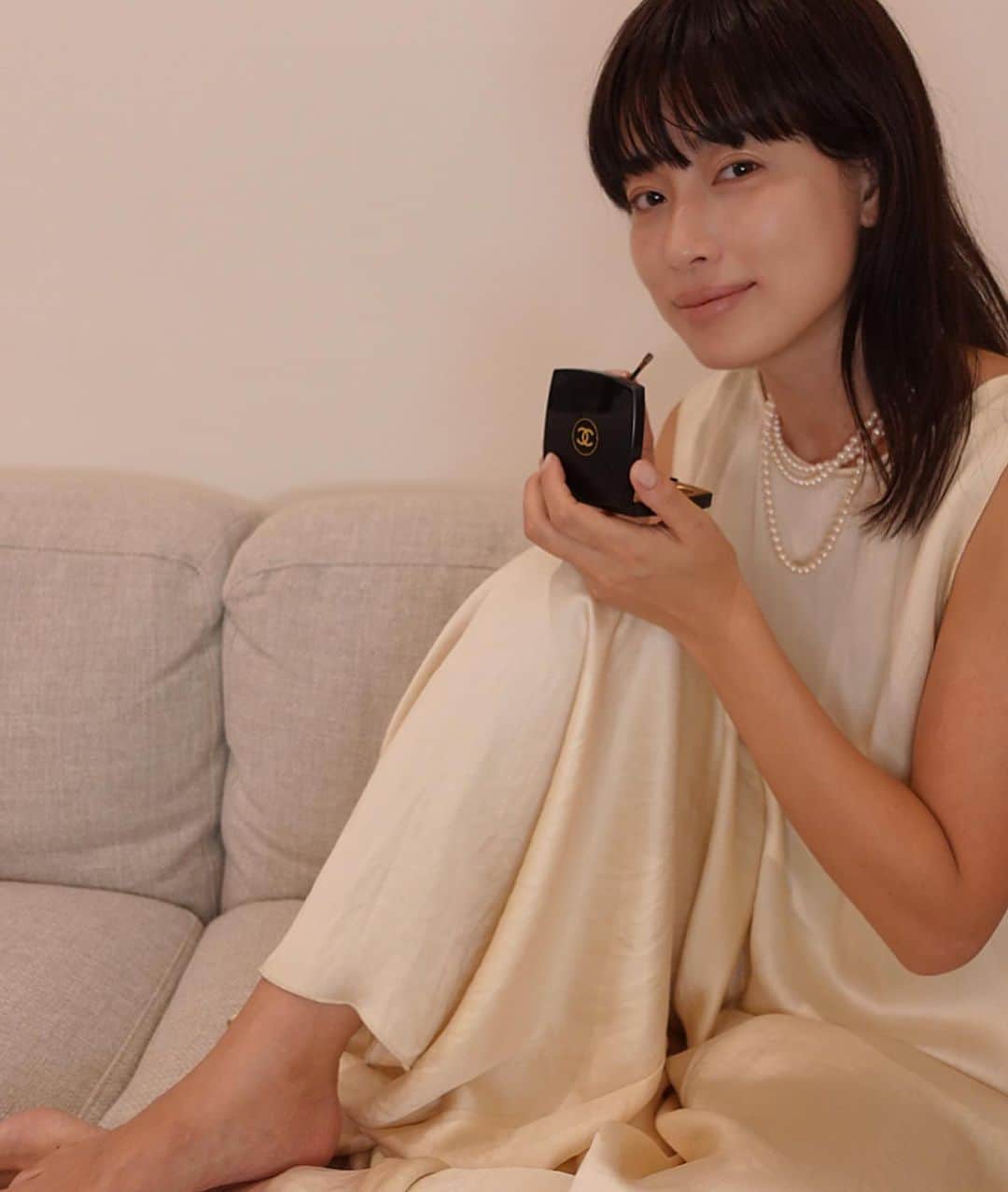 JUNNAさんのインスタグラム写真 - (JUNNAInstagram)「ガブリエル・シャネルが愛したバロックジュエリーから着想を得た2023年秋コレクションの4色アイシャドウパレット“レ キャトル オンブル ビザンス”  パレットの内側はガブリエルが身に着けていたカフスボタンをイメージしたハンマー調のゴールドをあしらった華やかなもの  上品な艶にうっとり  @chanel.beauty  #giftfromCHANEL #chanelmakeup  #CHANEL」8月28日 22時49分 - junna