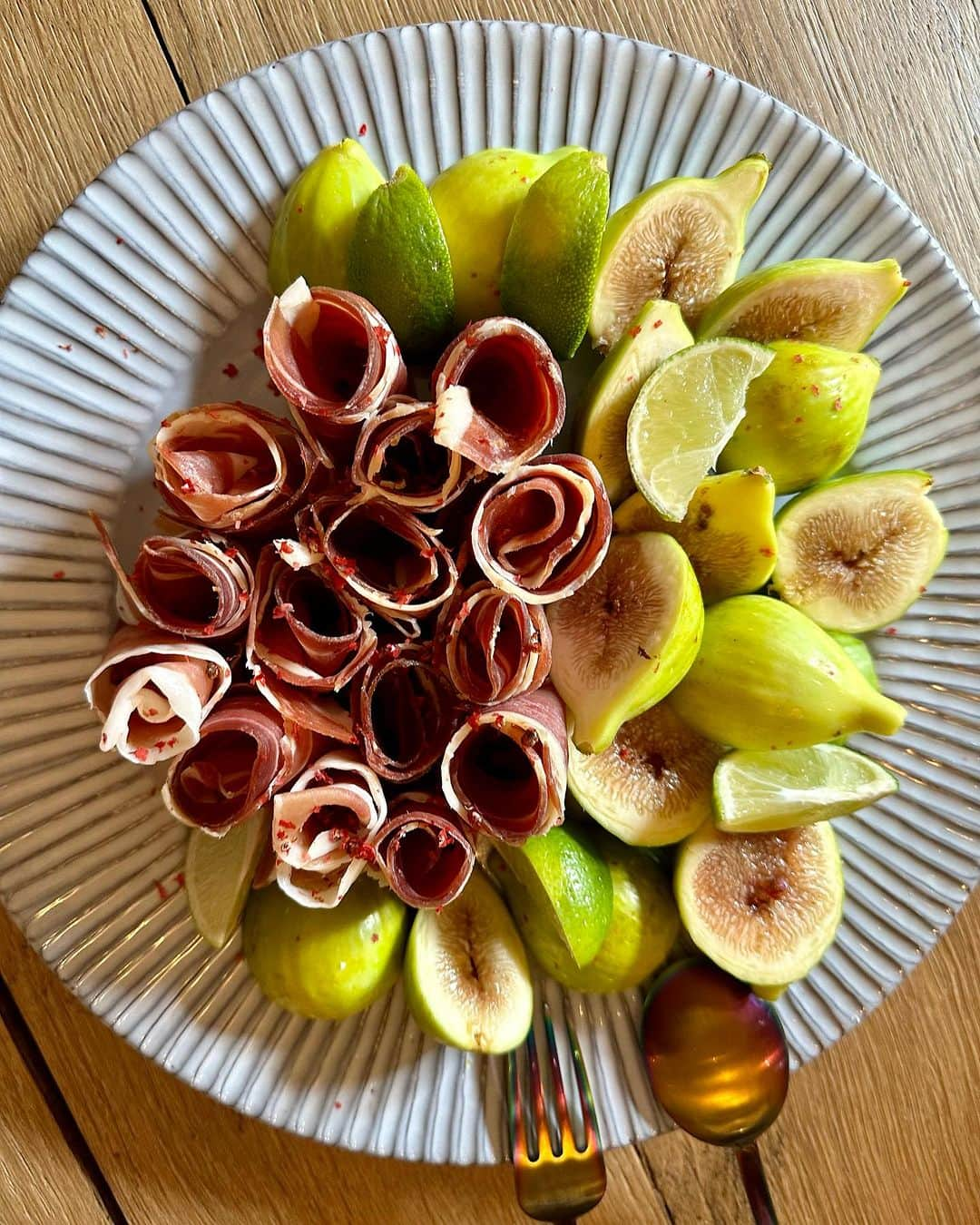 レイチェル・レイのインスタグラム：「Figs from the garden with prosciutto, pink peppercorn and lime  ~ bellísimo 😘🤌」