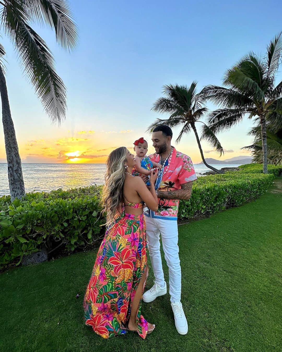 リアン Vのインスタグラム：「Already got everything I wished for on my birthday 🎂✨ Feeling so blessed 🥰Thank you to my husband for making this celebration so special 🌹 I love you @donbenjamin❤️」