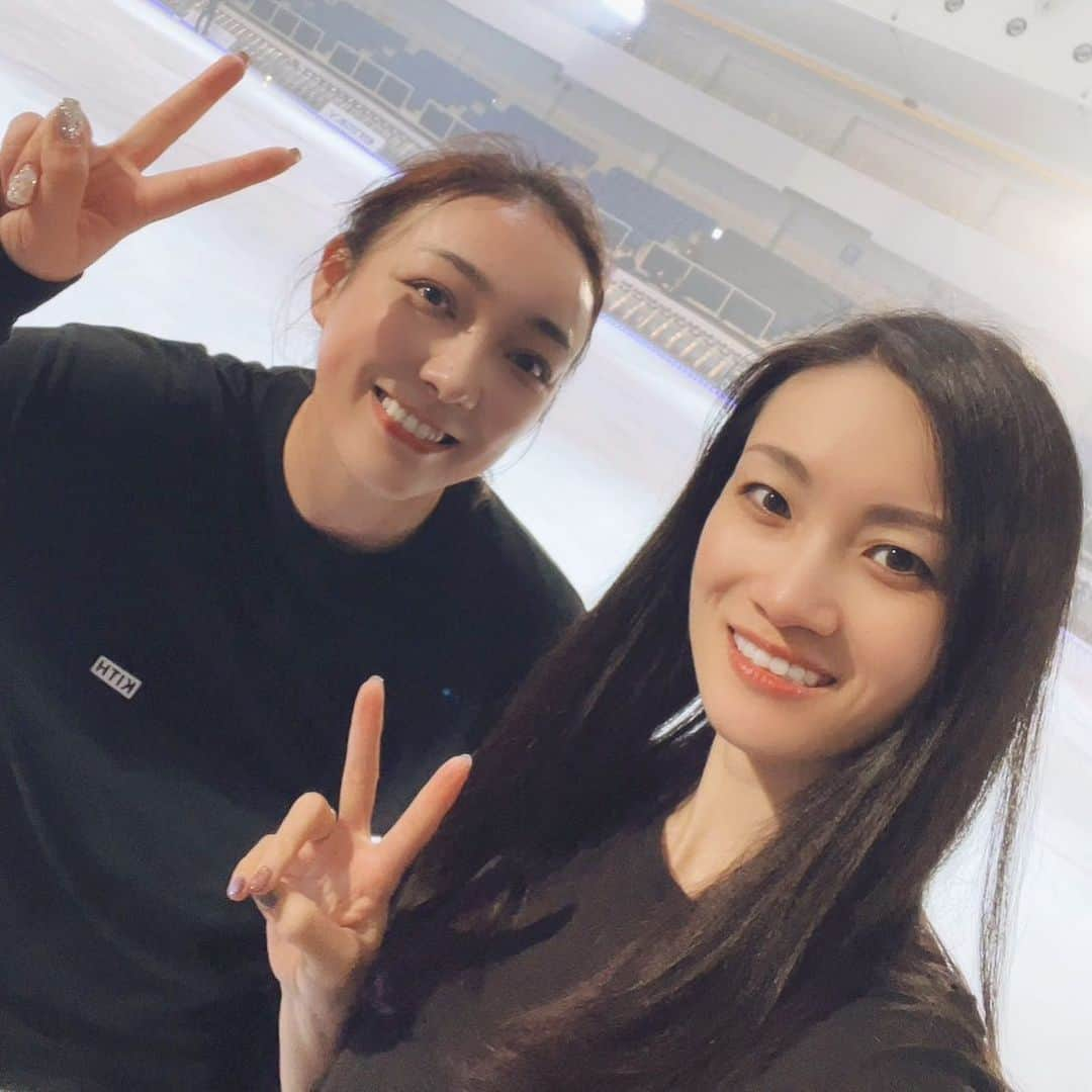 本郷理華さんのインスタグラム写真 - (本郷理華Instagram)「❤️⛸️👑❄️ 小さい頃からずっと憧れで、大好きな荒川さんと一緒に滑らせて頂けてとっても嬉しいです！ そしてFriends on iceは私が9歳の時初めてアイスショーに出させて頂いた思い出の場所であり、それ以来ずっと憧れの舞台で、頑張る活力や目標を与えてくれて、とっても楽しい、大好きな場所です✨ 幸せな時間をありがとうございました🙇🏻‍♀️ またこれから頑張っていきます！  #friensonice2023」8月28日 22時59分 - rika_hongo