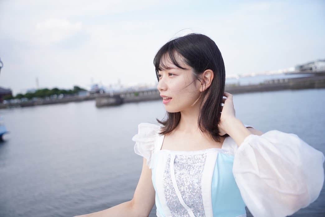 高萩千夏のインスタグラム：「船の上でライブするなんて ロマンチックじゃないっ？❤︎  夜の船でライブもしたいな〜」