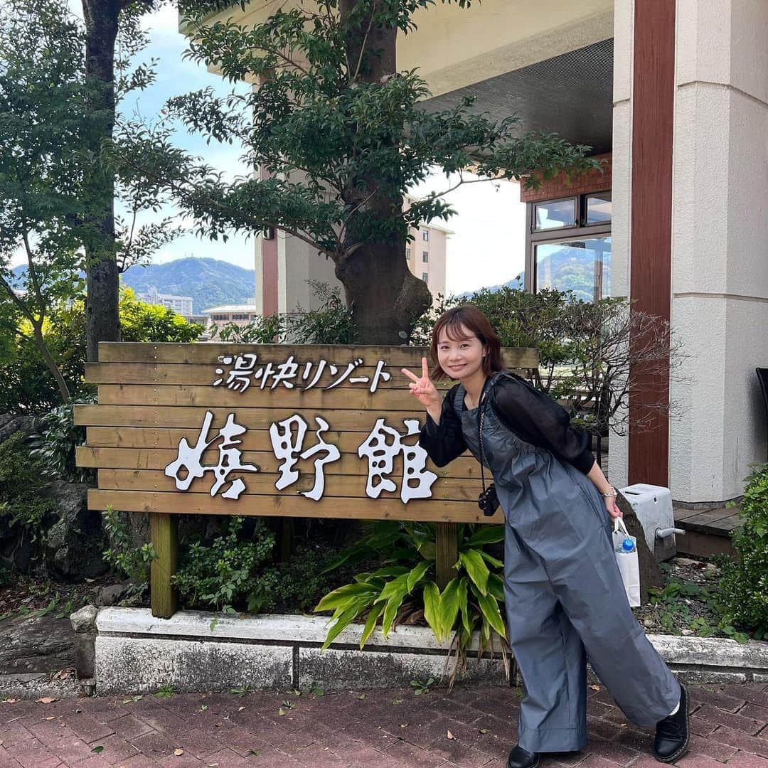 真奈のインスタグラム：「佐賀県で初ととのいもできました！ 嬉野温泉とってもとろとろでした♨️  サウナ急ピッチで2セットして 交代浴も急ピッチで2セットして 最高〜〜〜！  #嬉野温泉　#佐賀サウナ #湯快リゾート #ギャルの黄昏れ」