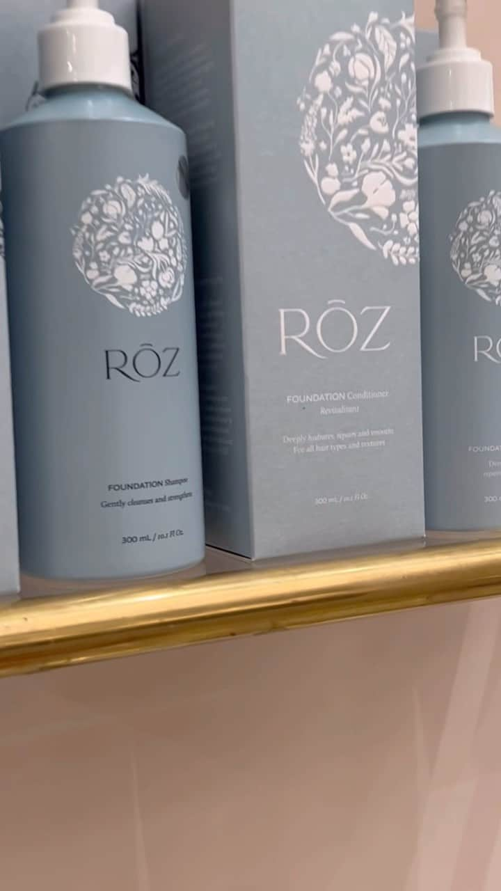 マラ・ロザックのインスタグラム：「@goop Bond St. store visit to see @rozhair on shelves before they fly off!🕊️ A total surreal dream come TRUE!」