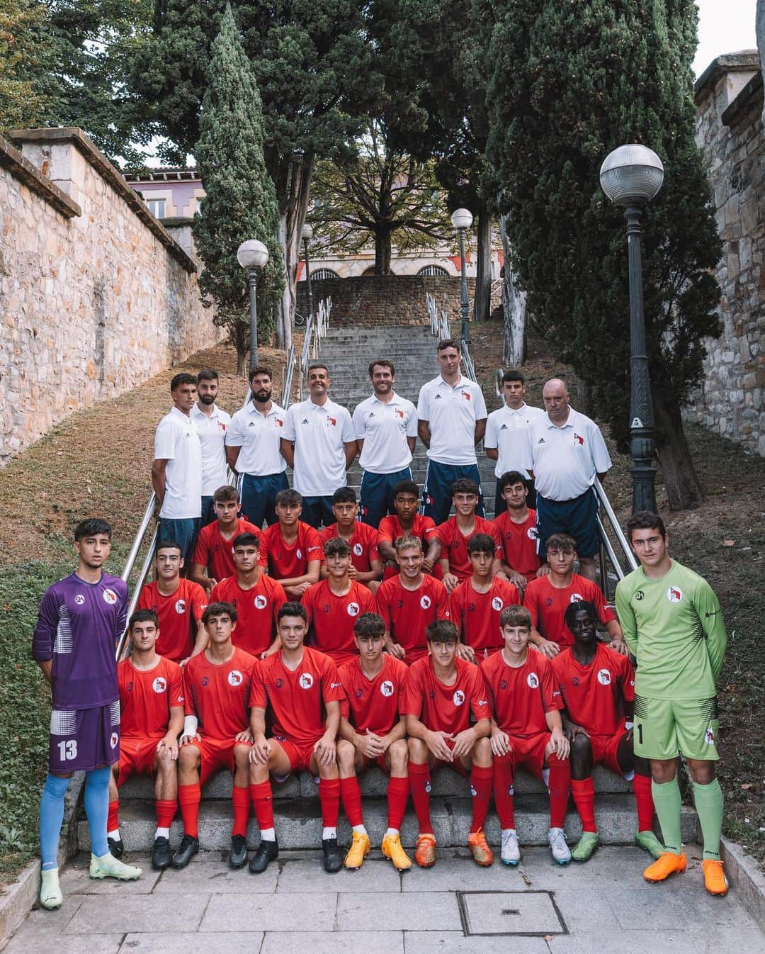 イバイ・ゴメスのインスタグラム：「SANTUTXU F.C. 🔴🔵 Juvenil División de Honor Nacional 23-24 ⚽️ • Esto empieza. Comenzamos semana de Liga. ¡MÁXIMA ILUSIÓN! 🙏🏻」