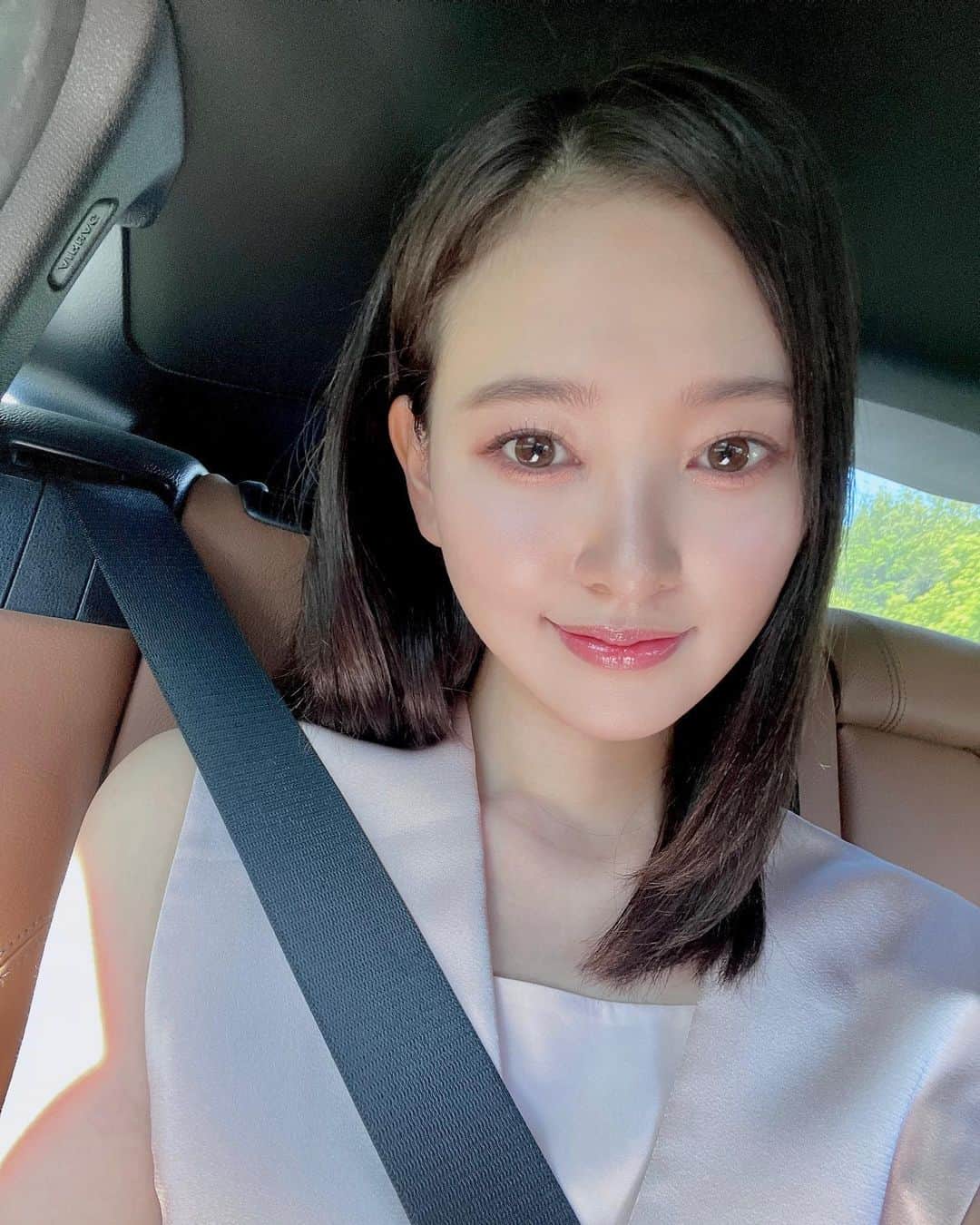 のインスタグラム：「東京に戻ってきました🗼  束の間の福岡だったけど本当に楽しかったです。  福岡に行く時、帰る時のフライト時間は私にとって重要な時間になっていることに気がつきました。  忙しなく時の流れが目まぐるしく進む東京生活から自分を切り離せる有意義な時間です。  今回もゆっくり仕事やこれからの人生を考えるとても良い時間になりました。  福岡でパワーチャージしたけん、また頑張らないかんね！！  みんな応援よろしくね〜📣❤️‍🔥」