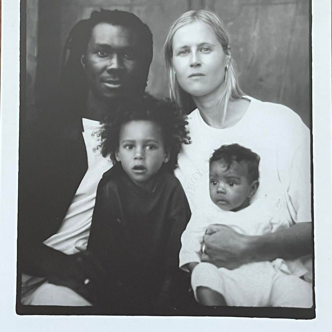 Linda Tolのインスタグラム：「Family Portrait」