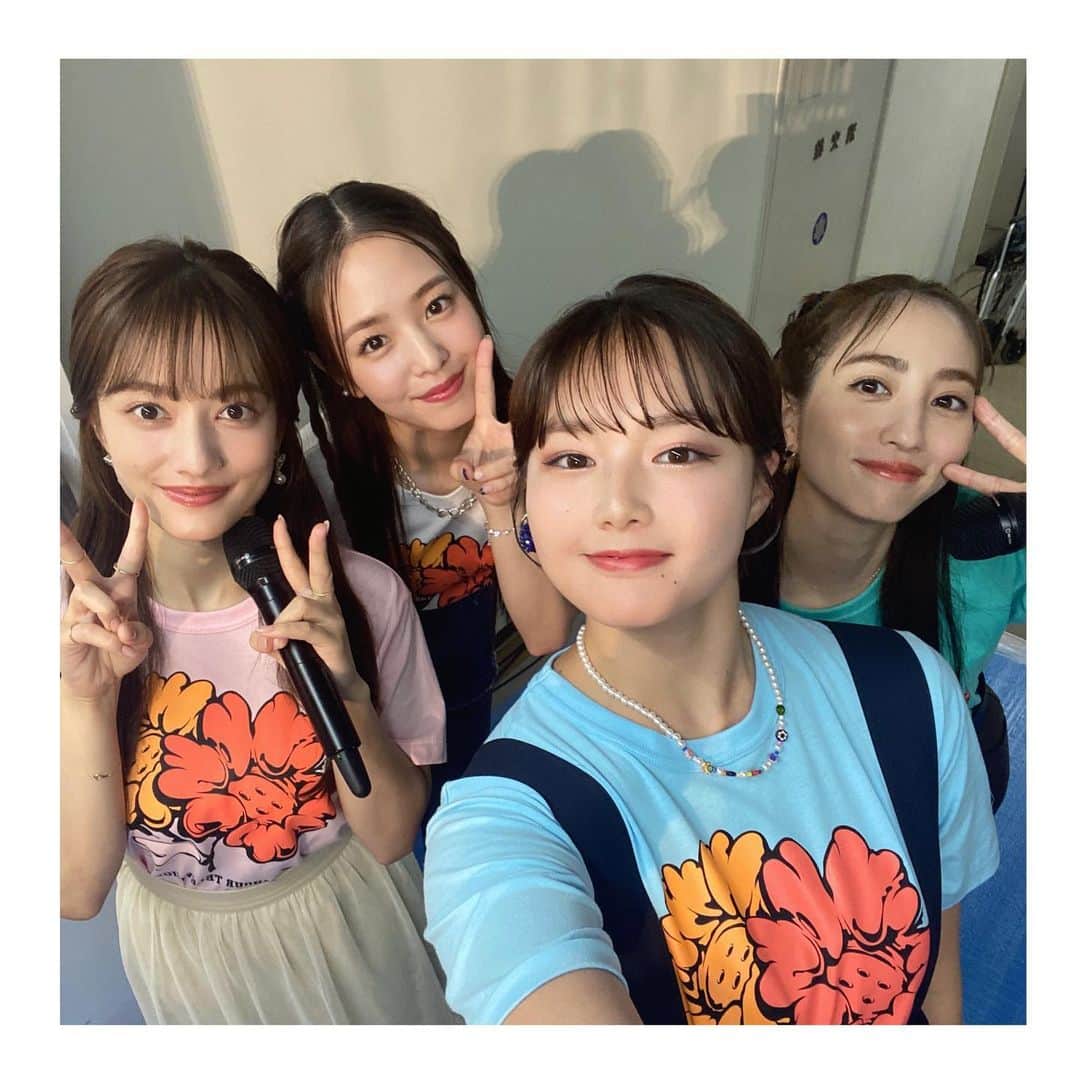のインスタグラム：「🩵💛  24時間テレビ ありがとうございました*ﾟ  ずっとテレビで見ていた24時間テレビに、まさか自分が出ることができる日が来るなんて  本当にびっくりしたし、とっっても楽しかったです✨  遠泳部の皆さんを応援するために、 ガールズの先輩とまゆうちゃんと、そして大島さんと！ダンスを練習する日々がすごく楽しかったです♡ またこういうのやりたいな～︎︎☺︎  8/26.27の二日間、本当に涙が止まらなかったし 改めて今、元気に生きさせて頂いていることに感謝しないといけないなと思いました。  ヒロミさんのマラソン、ほんっっとうにかっこよかったです。  2023年の24時間テレビに携わらせて頂けた事、本当に誇りに思います*ﾟ ありがとうございました🌟   #24時間テレビ  #出川ガール」