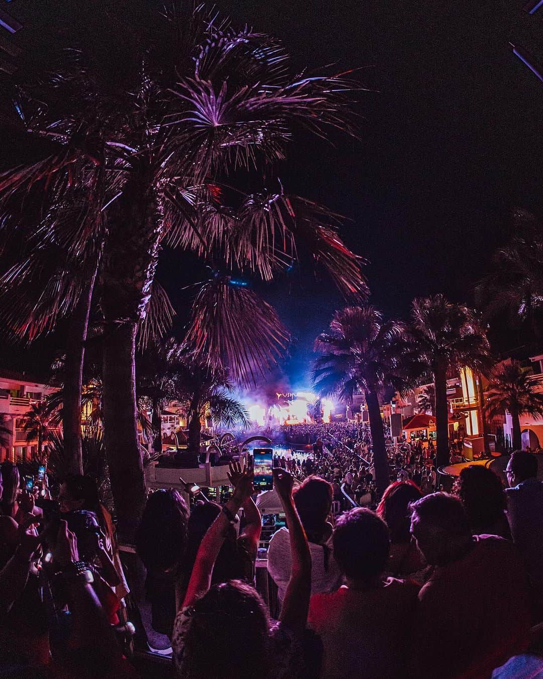 KYGOさんのインスタグラム写真 - (KYGOInstagram)「One last dance at @ushuaiaibiza ❤️ Thank you for an incredible summer 🌴」8月28日 23時18分 - kygomusic