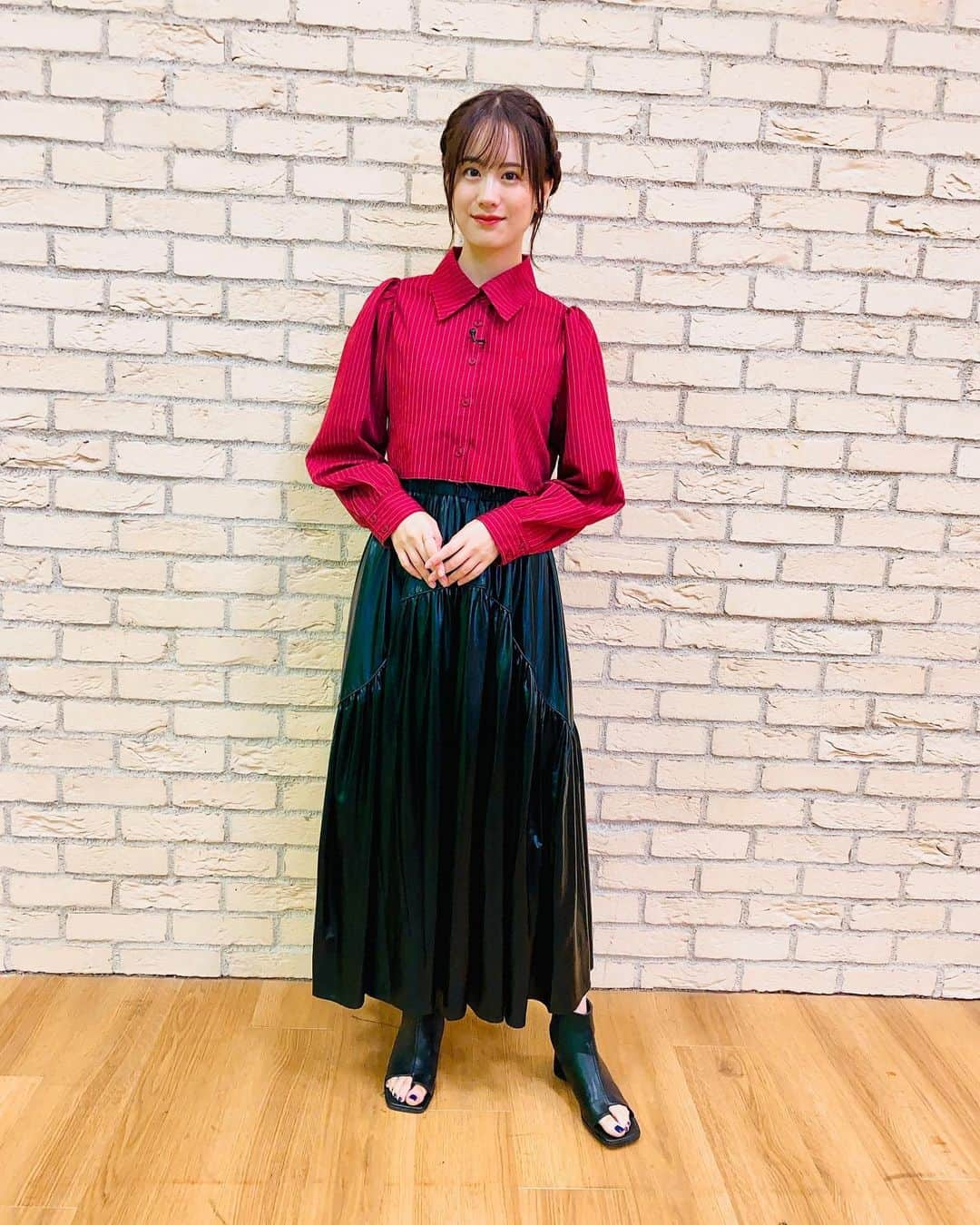 瀬戸麻沙美さんのインスタグラム写真 - (瀬戸麻沙美Instagram)「呪術廻戦ファンパレ公式放送でしたー！  ゲーム面白かった(｀･ω･´)！！！ コマンドバトルは奥が深いですな！  ぜひチェックしてみて〜🌟  素敵な形のシャツを用意していただいてお気に入り🌹」8月28日 23時30分 - seto_asami