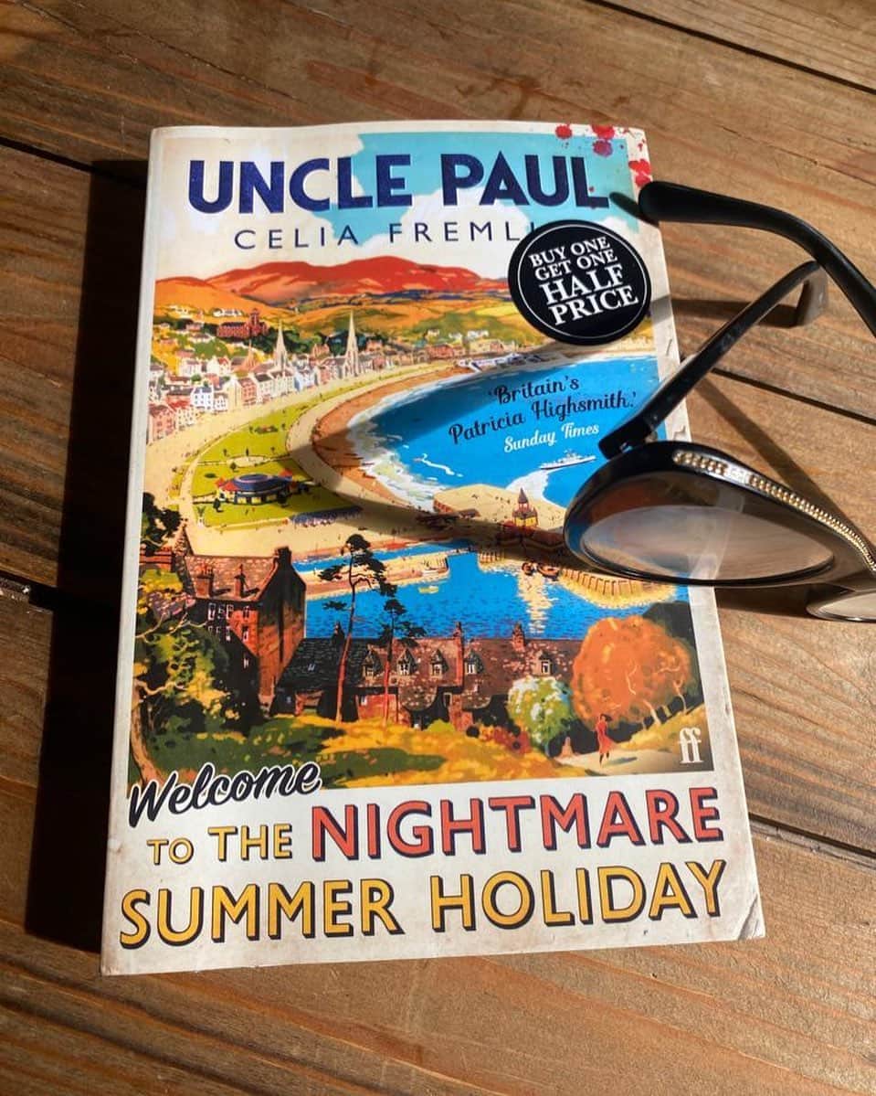 ValGarlandのインスタグラム：「Happy Bank Holibob reading with this marvellous book by @celiafremlin and the last for the summer book club! Hope you’ve enjoyed my recommendations!!   ‘Uncle Paul’ has got everything you need for a classic summer thriller , Revenge , a released prisoner and the Great British Seaside ✅✅✅  #valsbookclub #bankholidayweekend #summerbookclub #dingdong #valgarland」