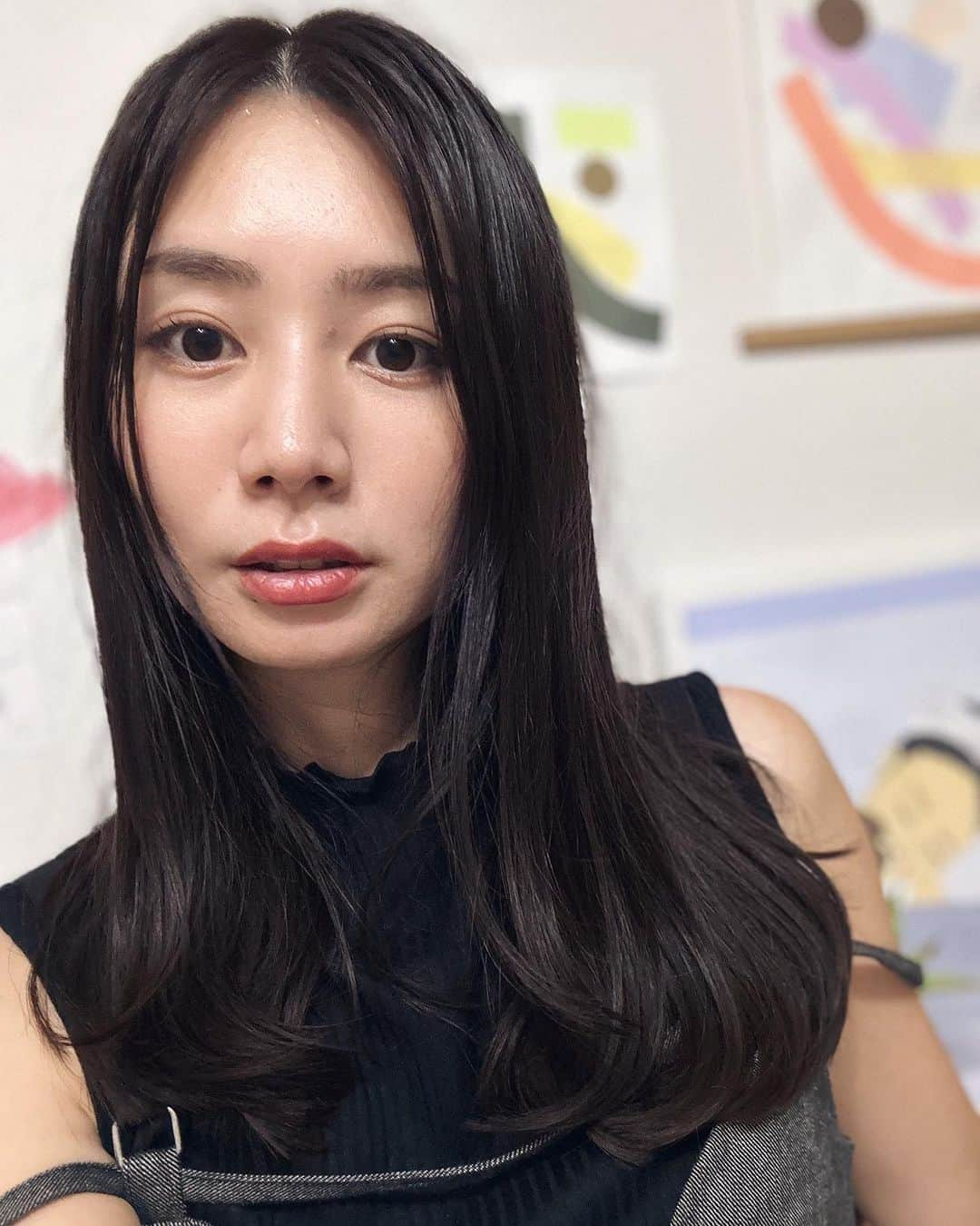 篠原真衣さんのインスタグラム写真 - (篠原真衣Instagram)「介護さん、女優さんモードになるーの巻。  介護さん常にボサボサ髪だったけど、ツルッツル、素敵に整えてもらって爆上がり。  ハタチそこそこからの強いご縁の @shimokawaakiko さん、今日も安定の素敵ヘアとパワースポット。 ありがとうございましたー♡ やたらと靡かせて、ご帰宅でやんす。」8月28日 23時30分 - shinomai425