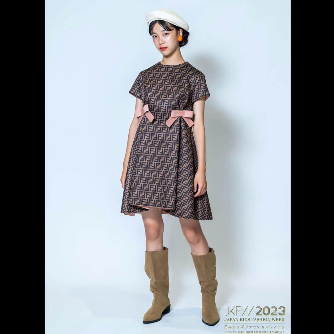 北島澪のインスタグラム：「✨✨✨✨✨✨✨✨✨✨✨  japankidsfashionweek様より Fendi様のスチール写真いただきました💚  なかなか着れないお洋服で 新たな自分を発見🤩  ✨✨✨✨✨✨✨✨✨✨✨   #japankidsfashionweek   #jkfw   #jkfw2023   #fendi   #キッズモデル   #モデル   #ジュニアモデル   #インスタキッズ   #夢アドシトロン   #北島澪」