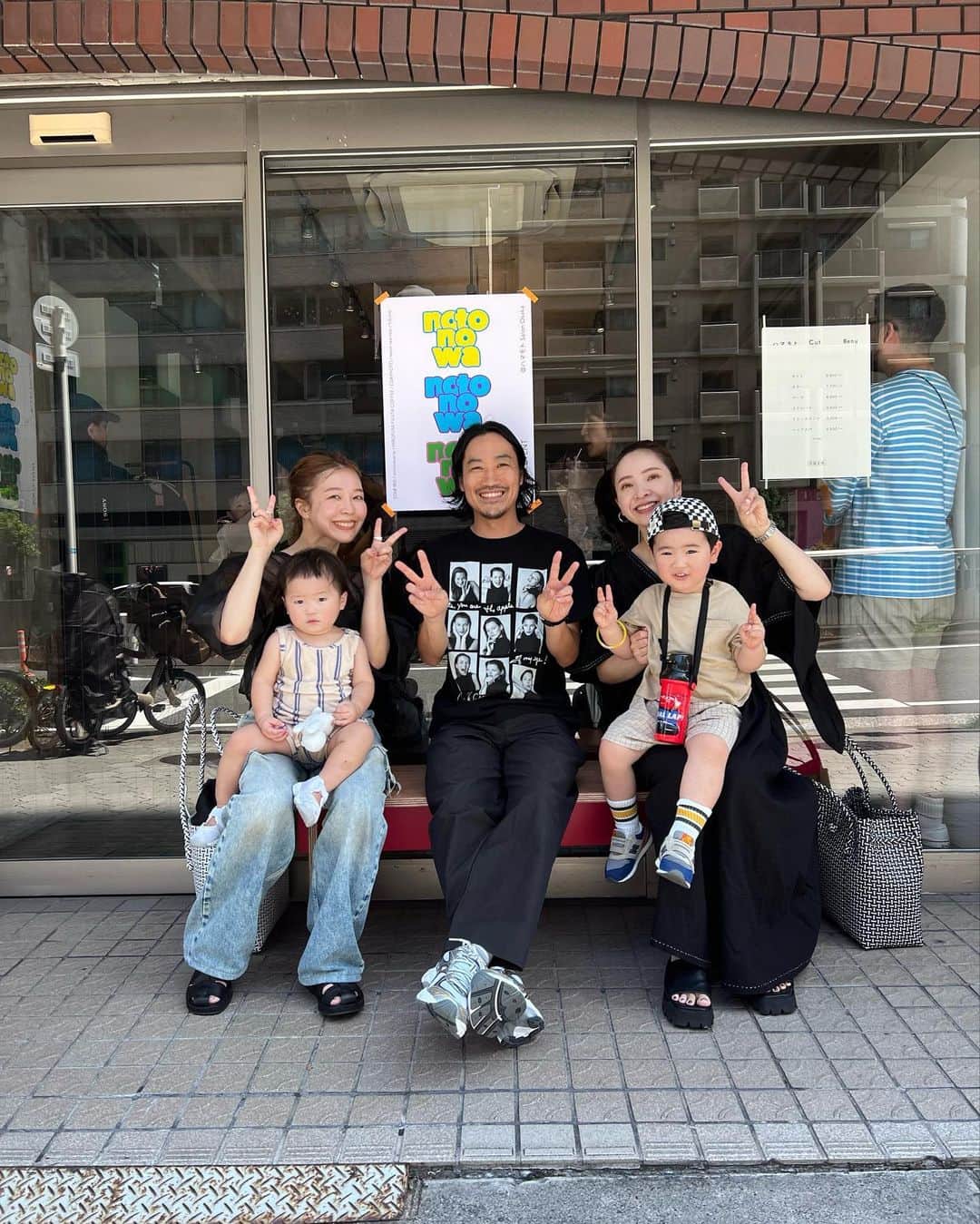北岡りえさんのインスタグラム写真 - (北岡りえInstagram)「暑いなぁ〜と言いながら 今年はどこも和気藹々と色んな人や場所が活気づいていて こちらまでなんだか嬉しかった8月。  だいすきな秋支度を少しずつ始めようかな🎐 #長袖はじめました   #1y5m」8月28日 23時38分 - rie_kitaoka