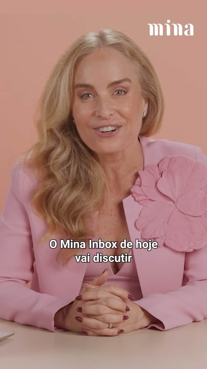 アンジェリカのインスタグラム：「Você já ouviu falar em ‘maternidade compulsória’? No programa de estreia, recebi @vera.iaconelli e @thalitareboucas para um papo sobre a obrigação social que empurra as mulheres a terem filhos. Dá um play nesse trecho e vem no link da bio da @minabemestar pra assistir esse primeiro episódio completo de Inbox!」
