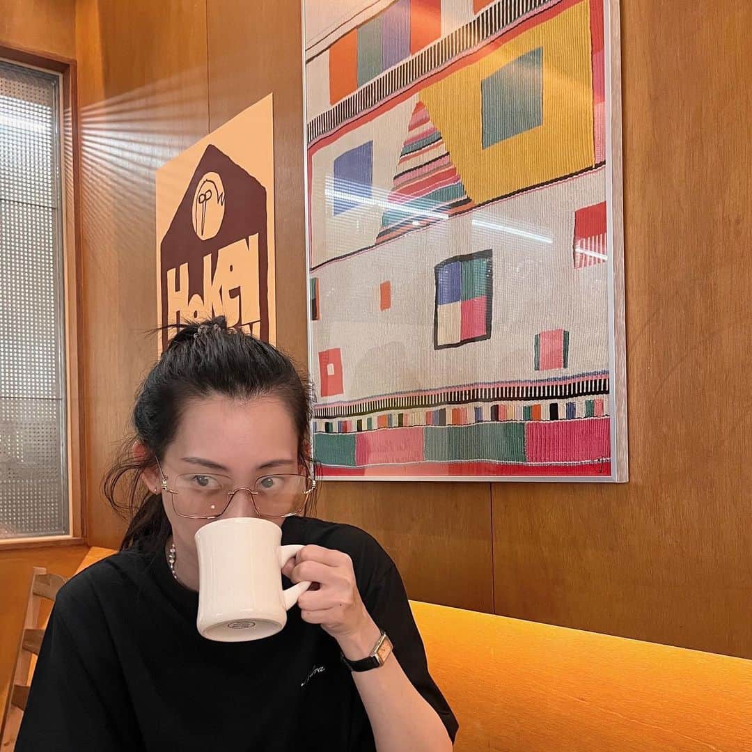 シン・ヒョンビンのインスタグラム：「🥸」