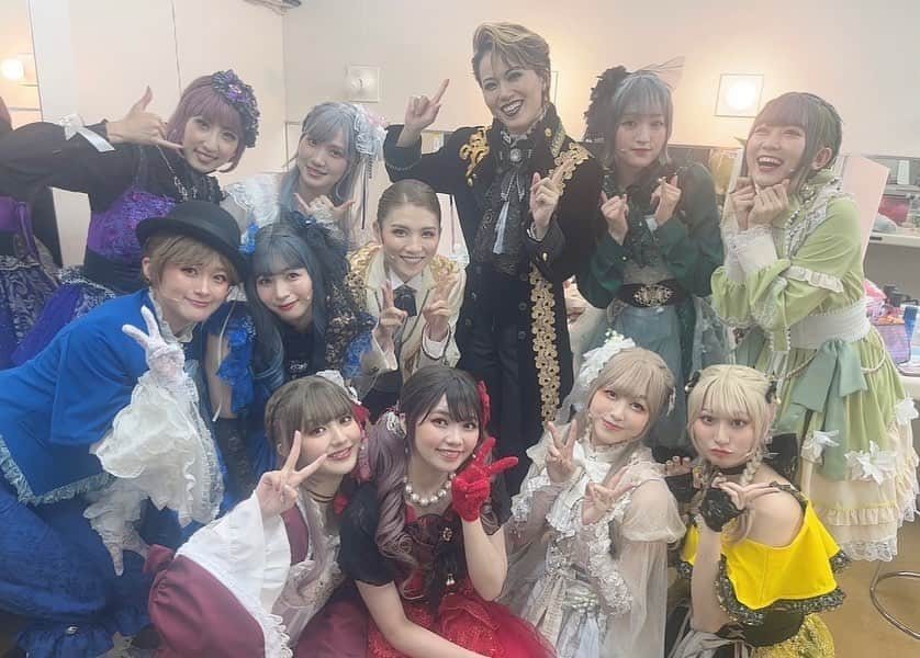 平井桃伽さんのインスタグラム写真 - (平井桃伽Instagram)「ミュージカルNeoDoll 無事全公演完走することができました!  観劇くださった皆様、ライブ配信で見てくださった皆様 そして応援してくださった皆様　 本当にありがとうございました。  すごく正直に話すと、出演が決まってから、 初めてのお芝居で、歌や踊りも自信がなく、 不安と緊張しかなくて、 怖くて怖くて眠れない夜が続いていました。 稽古が始まってからも辛いこと 大変なことの方が多かったです。 稽古中、毎日私が足を引っ張ってしまうこともたくさんありました。 みんなすごくお芝居も歌もダンスも上手な方ばかりで、 私なんかにツバキ役が務まるのかと心の中でずっと思ってしまっていました。 ですがキャストのみんな、スタッフの皆様、関係者の皆様が本当に素敵な方ばかりでたくさん支えていただき、 ツバキとしてふさわしいと思ってもらえるように、素敵な作品にできるようにもっともっと頑張ろうと思うようになりました。 そしてキャストの皆さんもたくさん気遣ってくださって 盛り上げてくださって、たくさん教えてくださって、 稽古に行くのも楽しくなっていました  公演が始まってからはとても楽しみながら、舞台に立てて、とても幸せな時間でした。 不安や緊張も観に来てくださった皆様をみたら、吹っ飛んでツバキとしてとにかく楽しんでいました。 慣れないことばかりで、ハプニングもありましたが、 無事全公演終えることができたのは、皆様のおかげです。 本当にありがとうございました  私の初めての舞台がミュージカルNeoDollで、 ツバキで本当によかったです 最高の時間をありがとうございました‼︎  まだまだ余韻ひったひたなので少しずつたくさん写真アップしますねっっ  本当にありがとうございました‼︎ まだまだ挑戦し続けて頑張る平井桃伽で進んでいきますっっっっっ」8月28日 23時39分 - momoka.0824